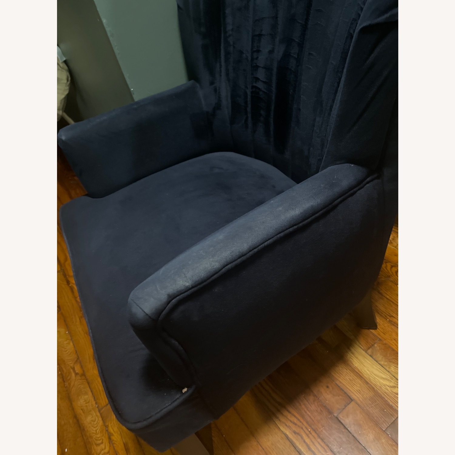 Modern Living Chair - image-1