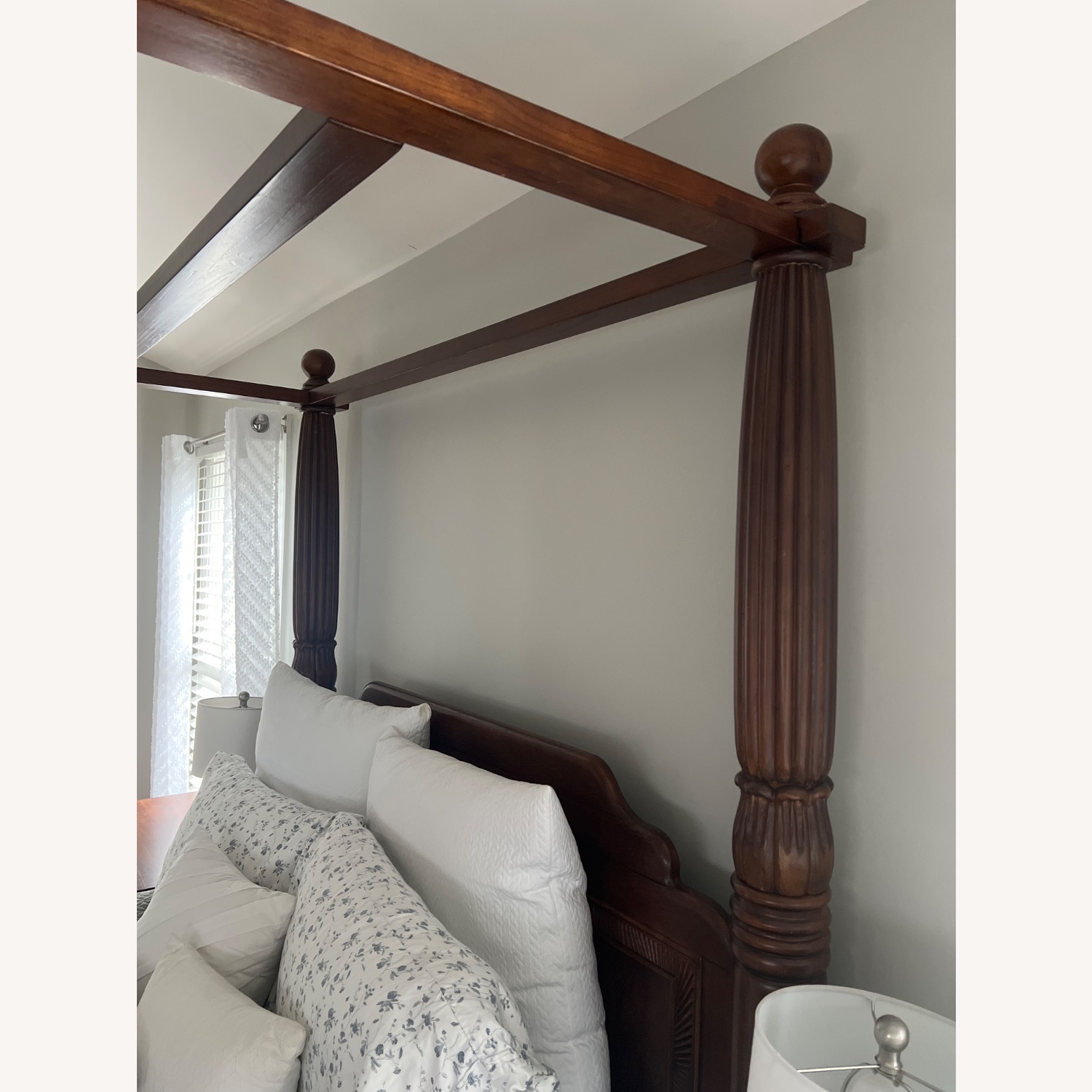 Rooms To Go Queen Canopy Bed - image-4