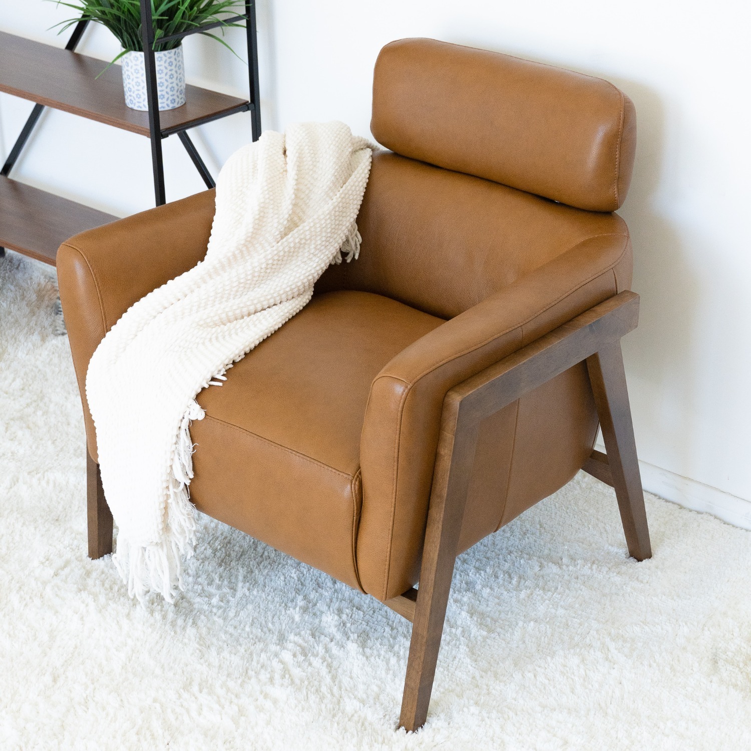 Midinmod Ivy Missouri Leather Lounge Chair - image-1