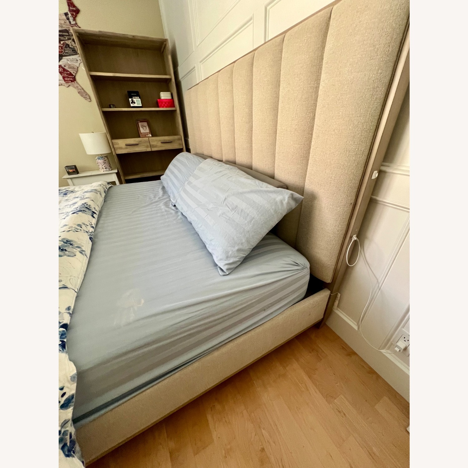 Ethan Allen Beldon King Bed - image-3