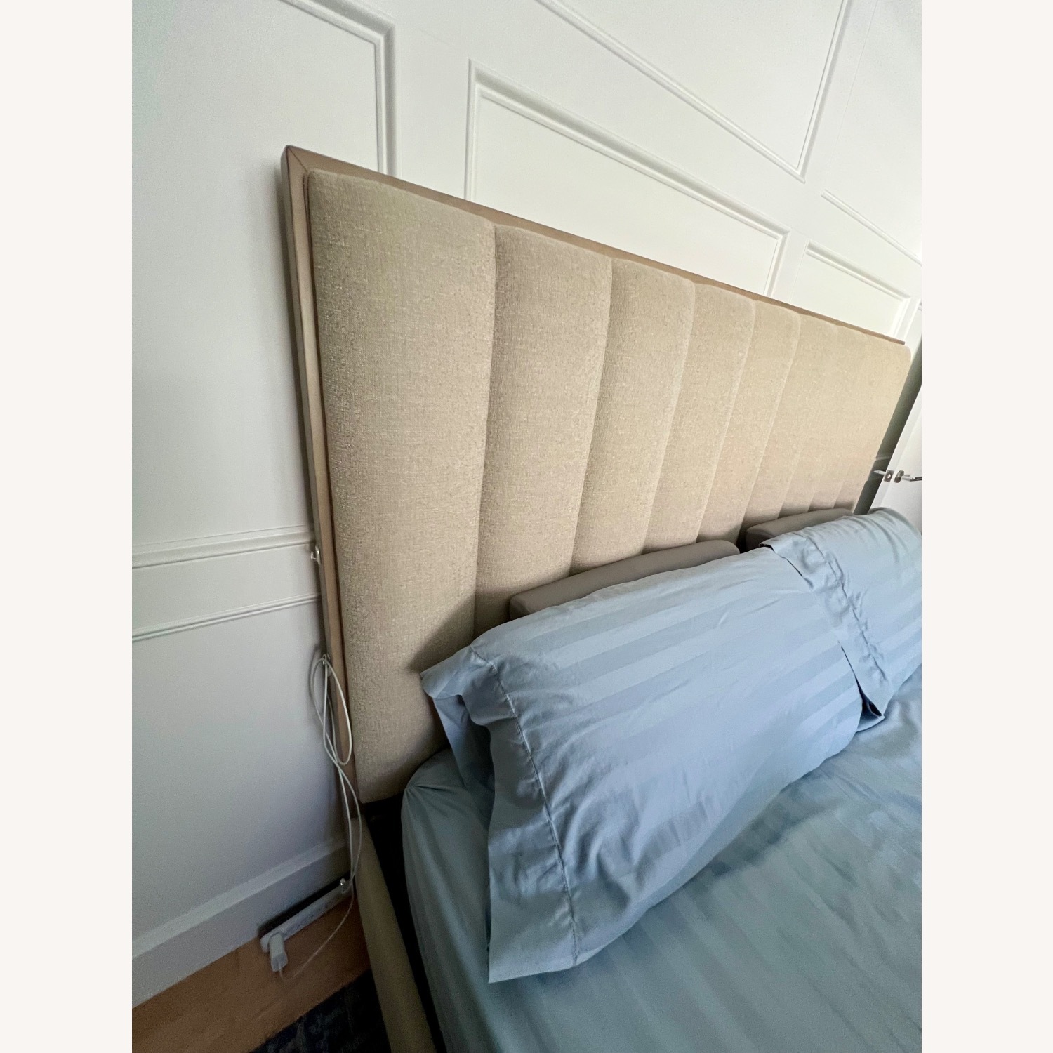 Ethan Allen Beldon King Bed - image-4