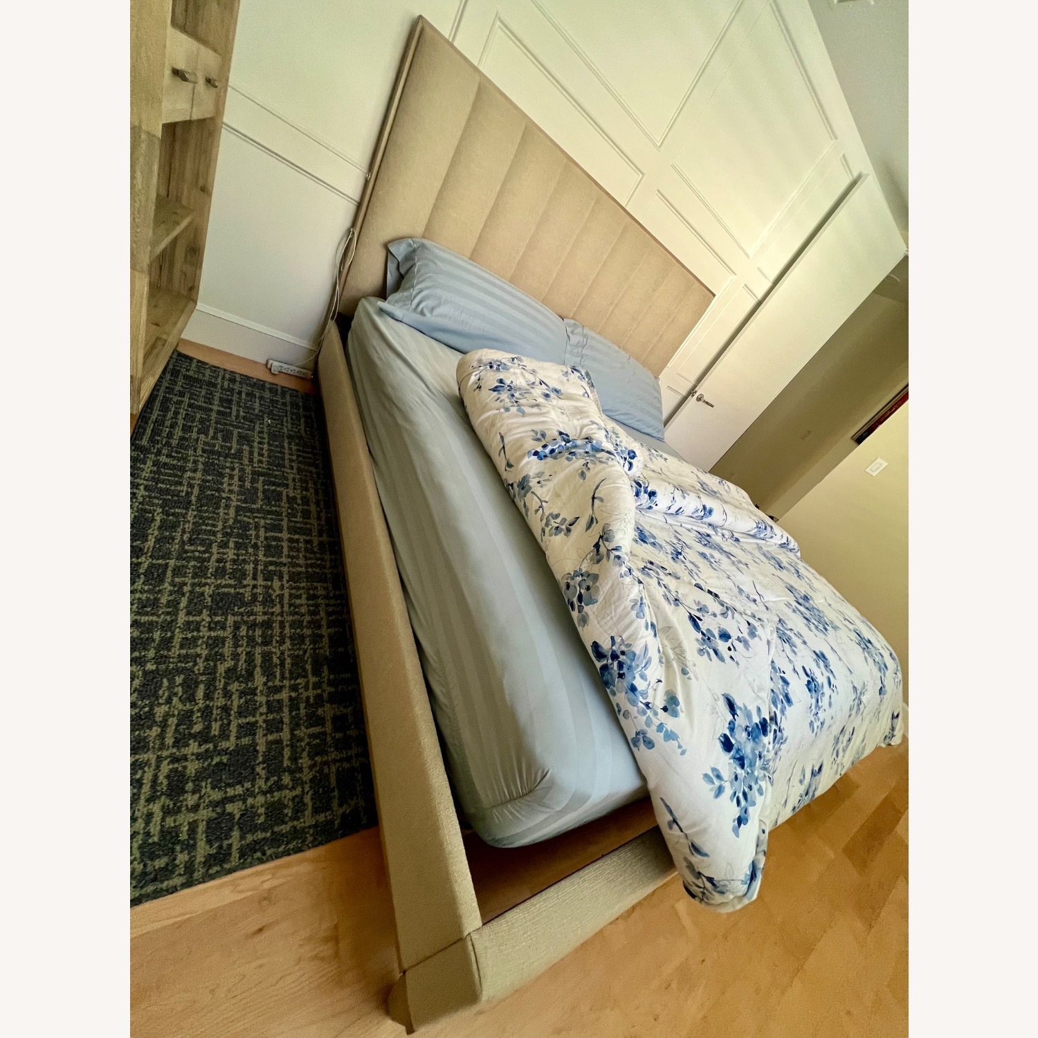 Ethan Allen Beldon King Bed - image-2