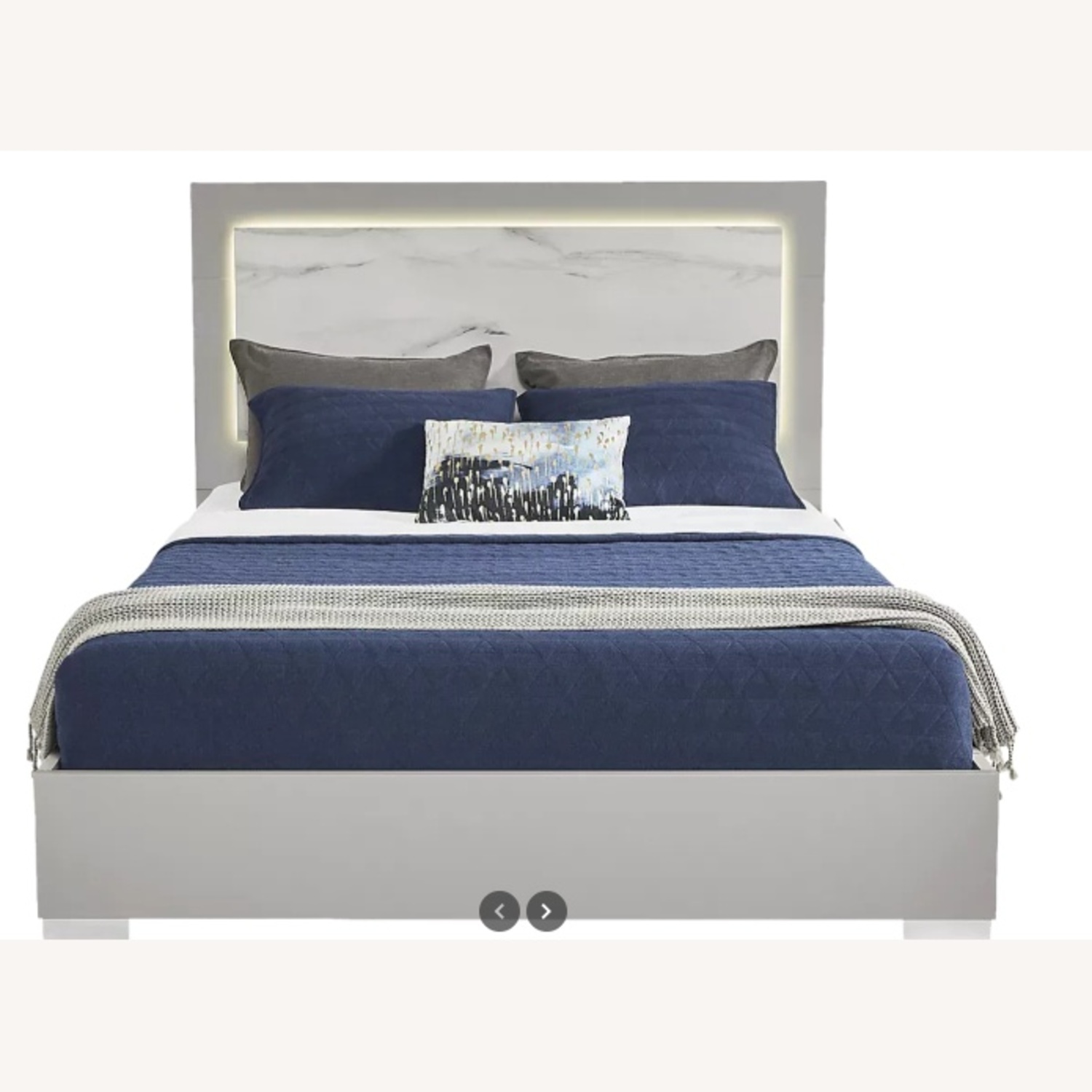 Rooms To Go Beatrice Queen Size Bed - image-0