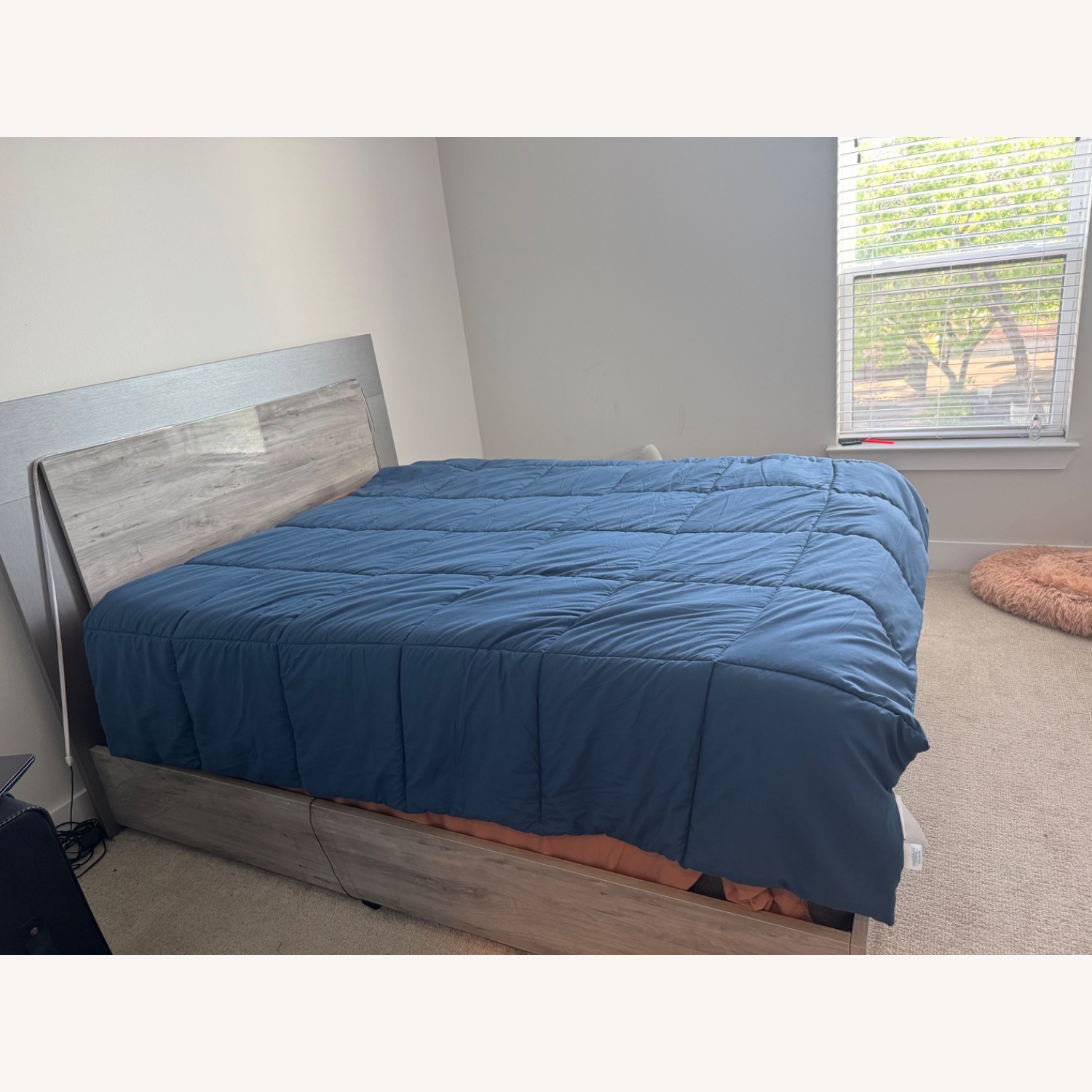 Rooms To Go Beatrice Queen Size Bed - image-3