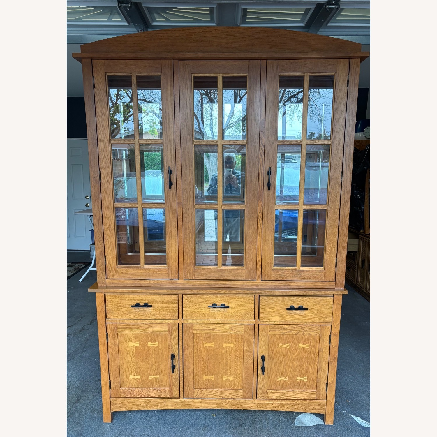 Bassett Sideboard With Hutch - image-1