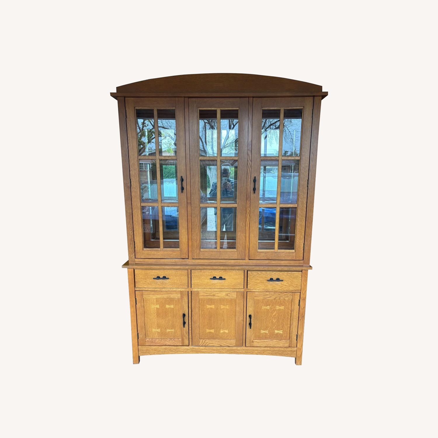 Bassett Sideboard With Hutch - image-0