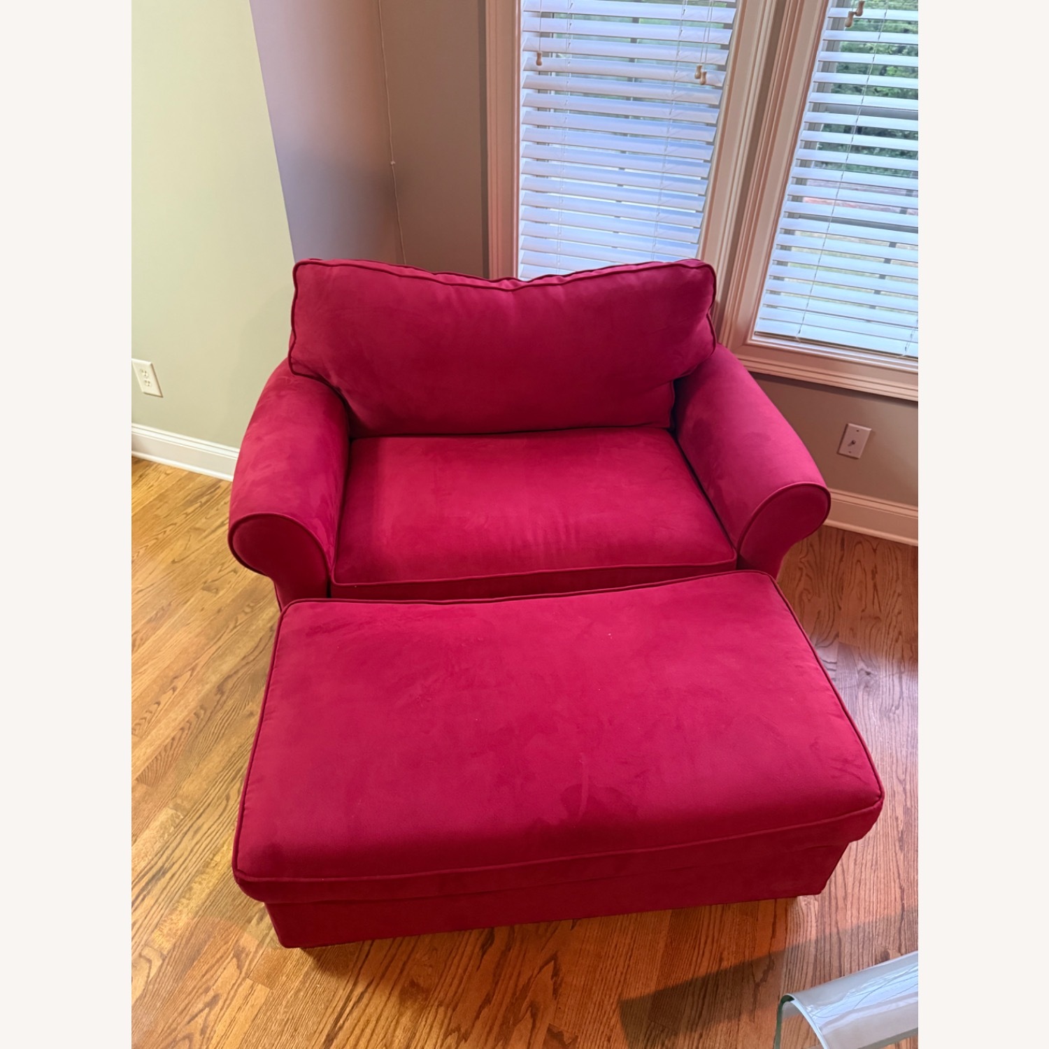 Rooms To Go Red Loveseat with Ottoman  - image-2