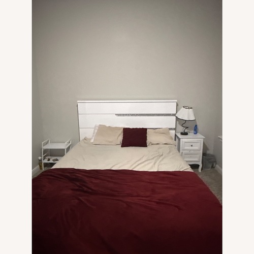Used Comfort for 2 people White Lighting Bed for sale on AptDeco