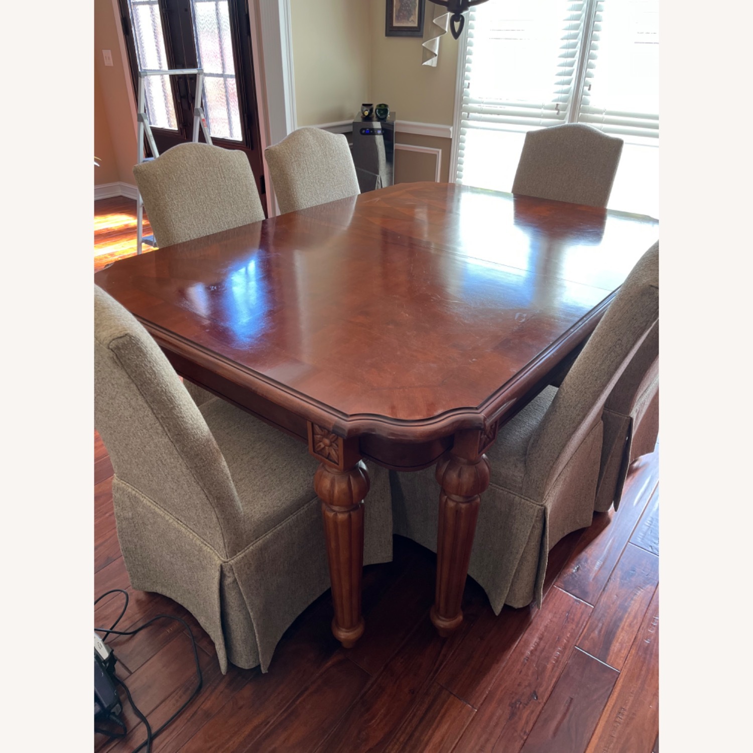 Elegant Dining Room Table - image-4