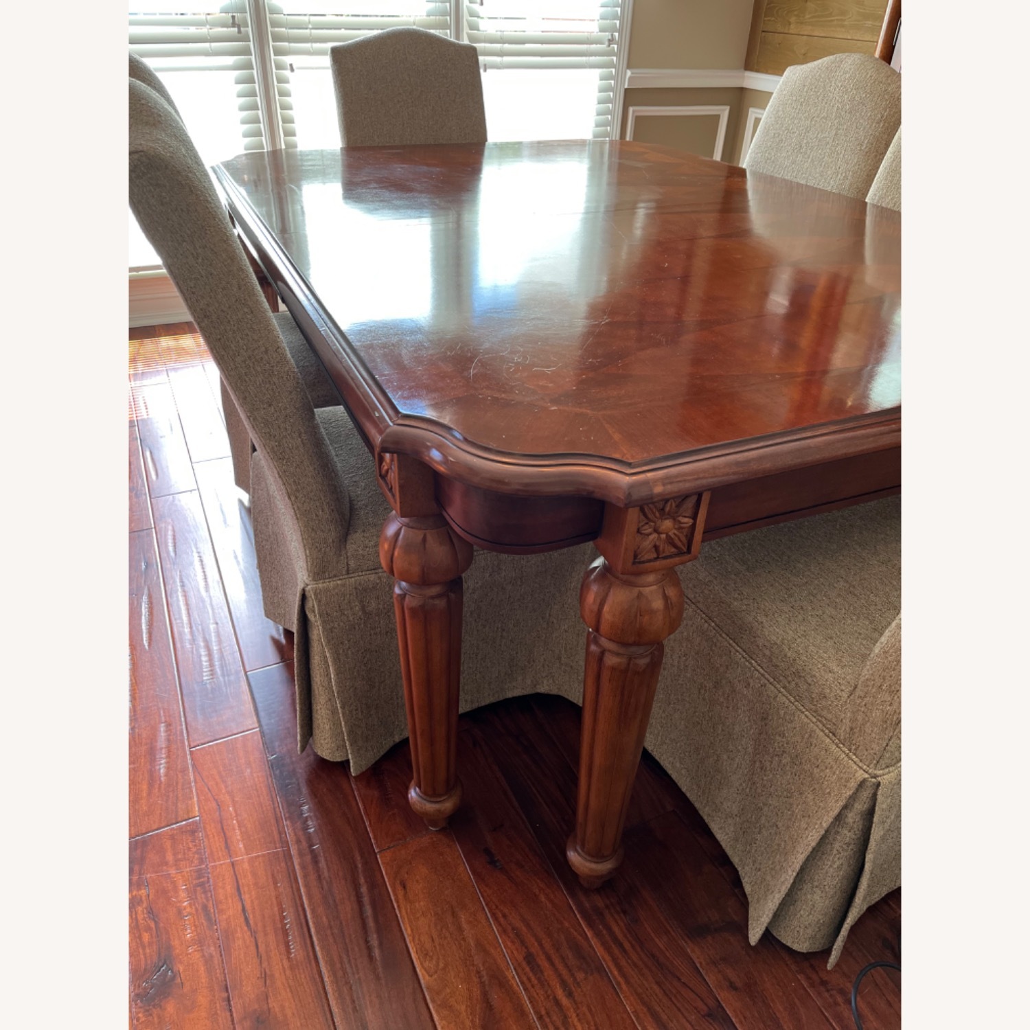 Elegant Dining Room Table - image-1