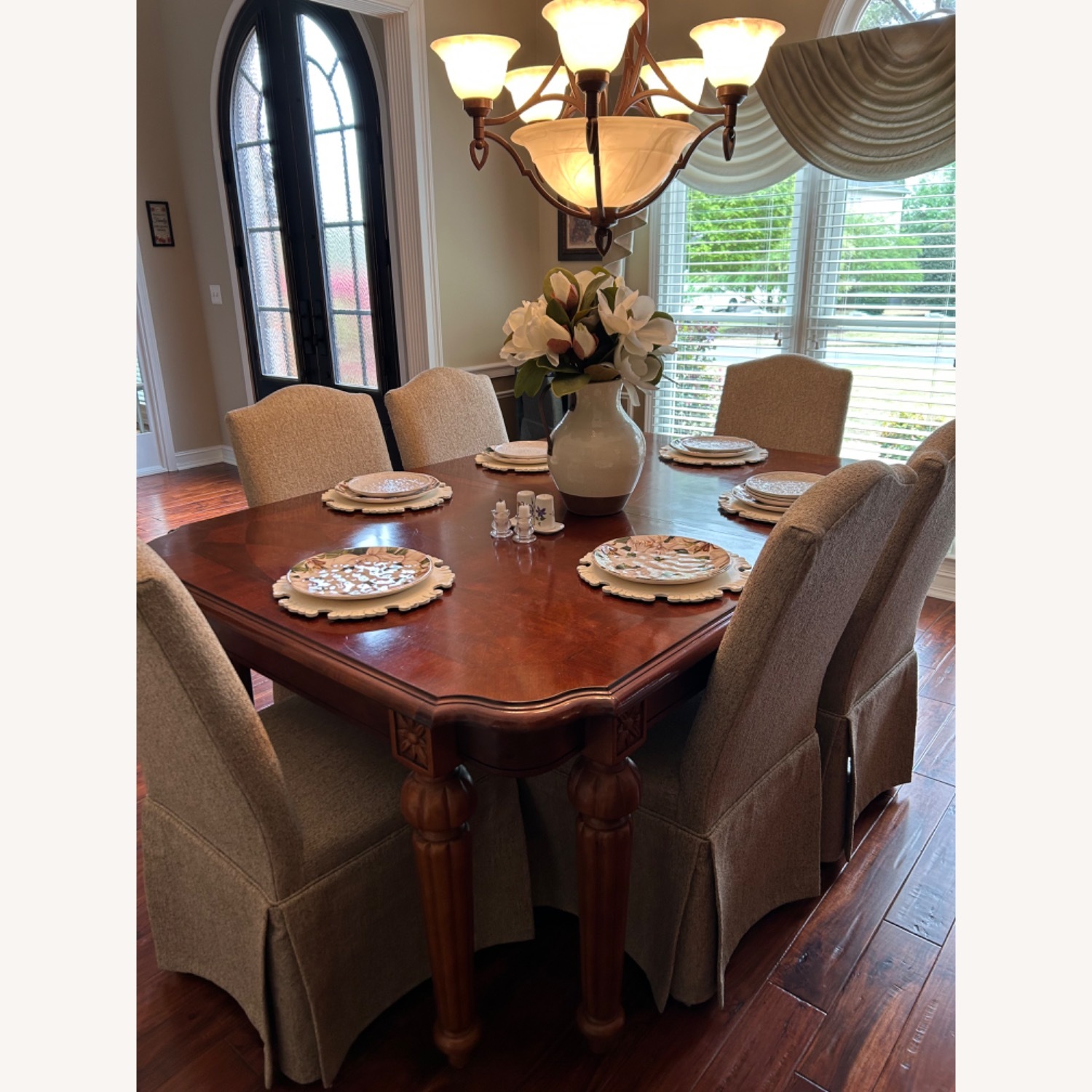 Elegant Dining Room Table - image-3