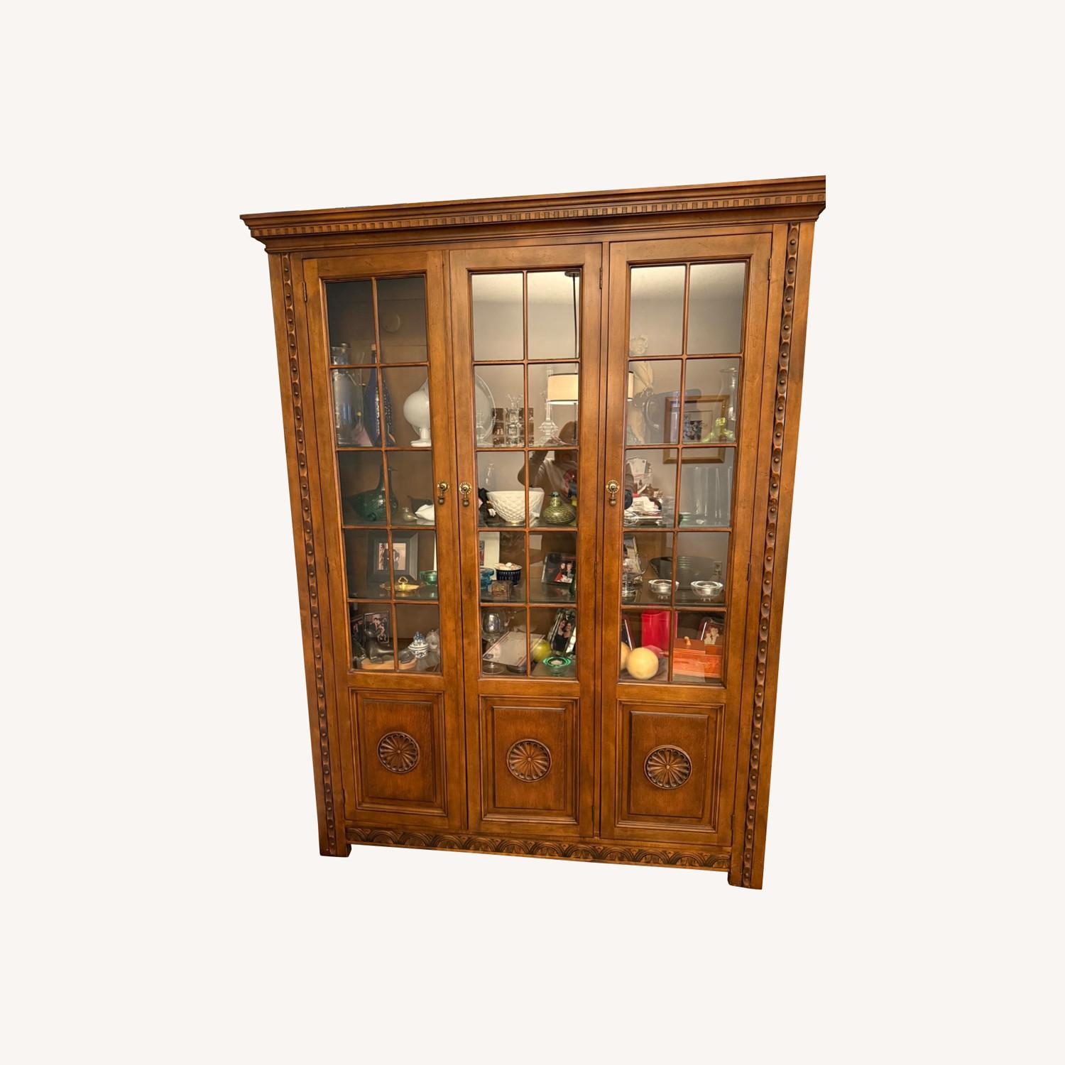 1970 3 Door Lighted Cabinet - image-0