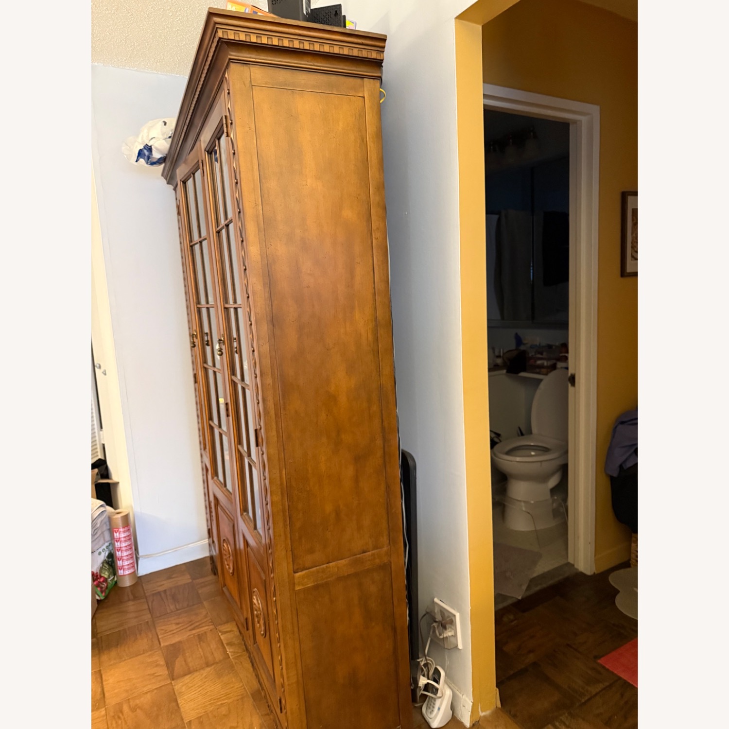 1970 3 Door Lighted Cabinet - image-3