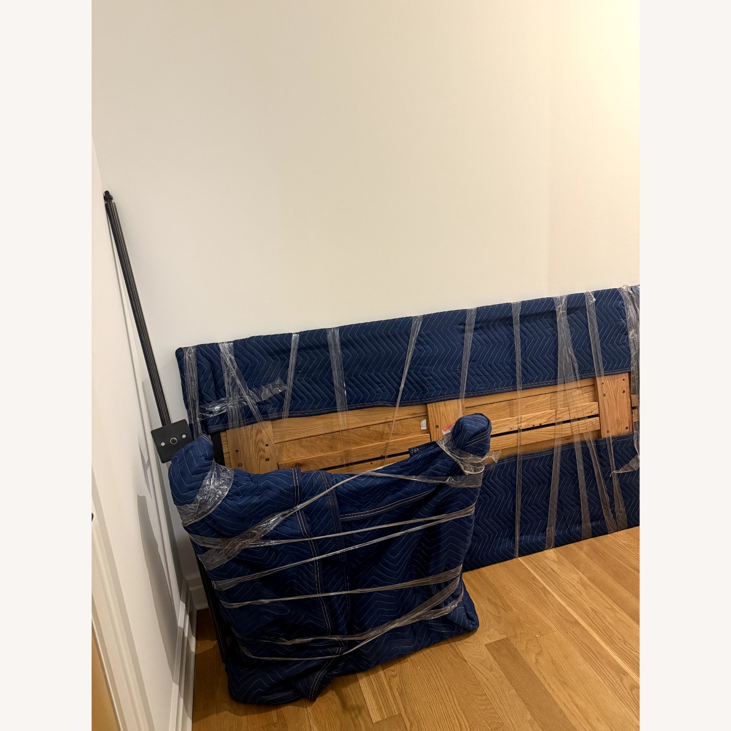 Article Madera 71" Solid Wood Dining Table Oak - image-2