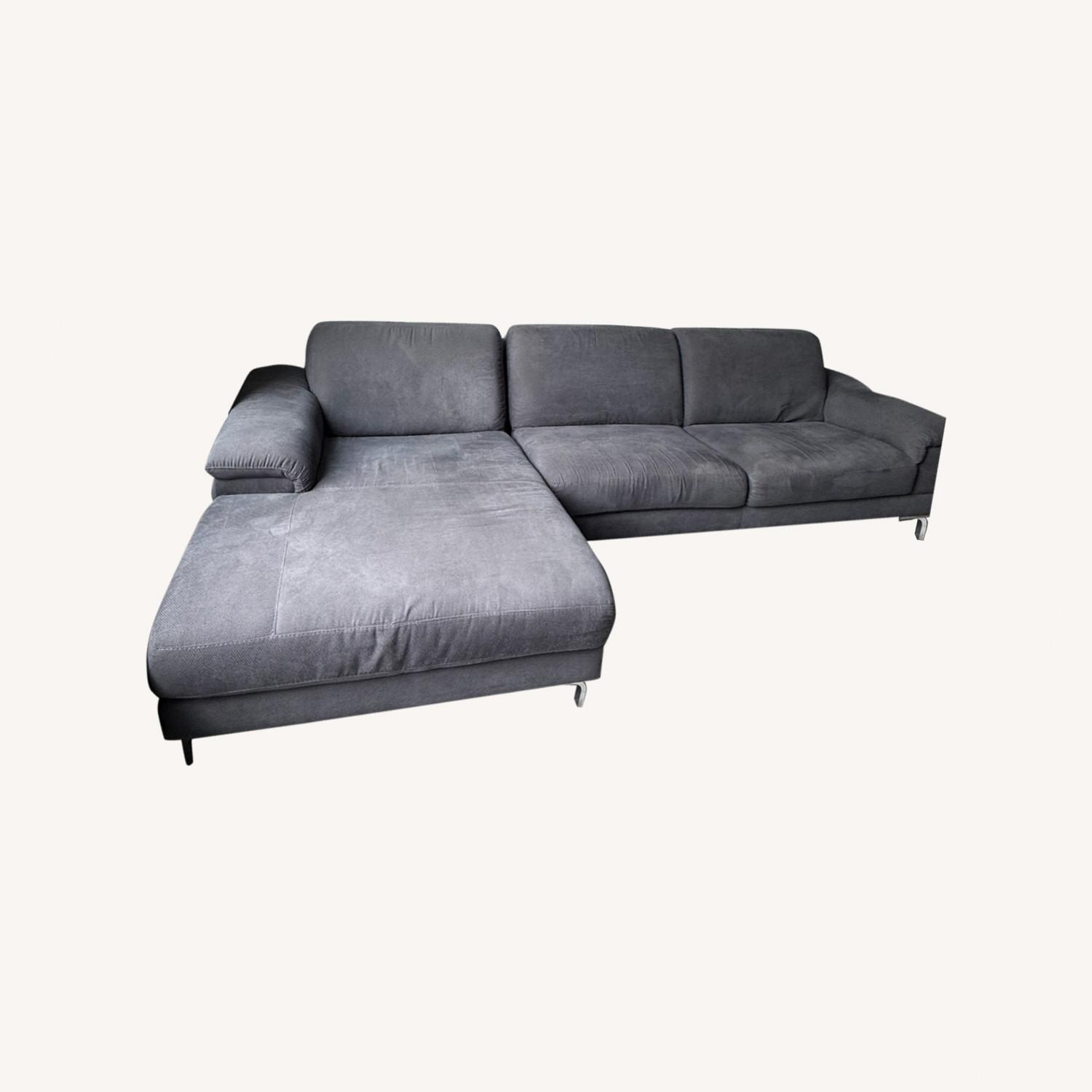 Chateu D-Ax Sectional Sofa - image-0