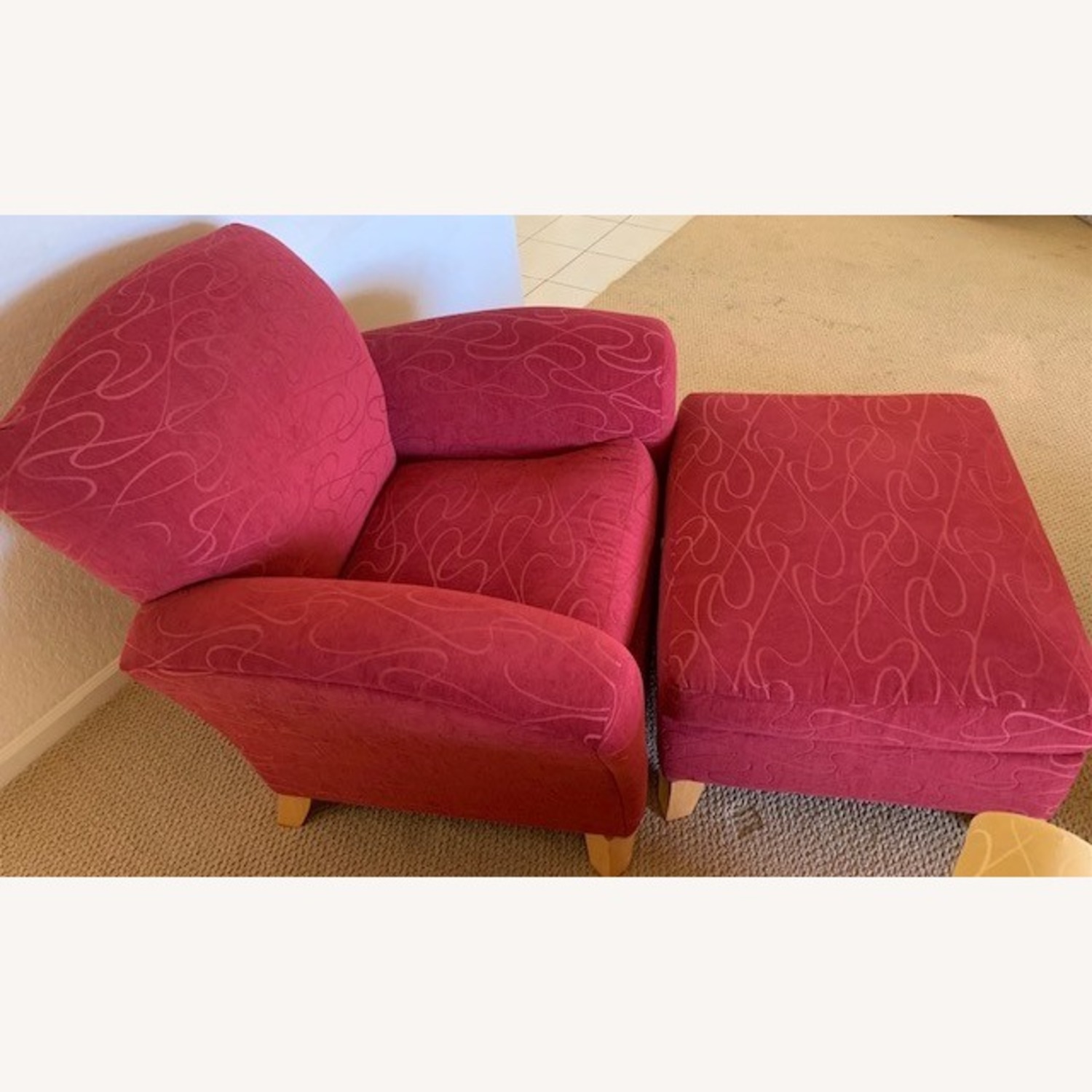 Comfort Red Chair - image-3