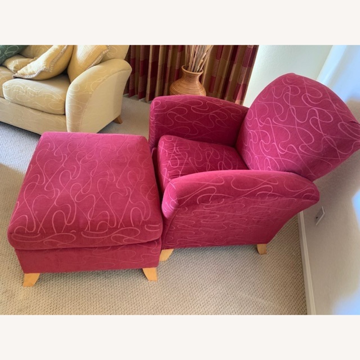 Comfort Red Chair - image-2