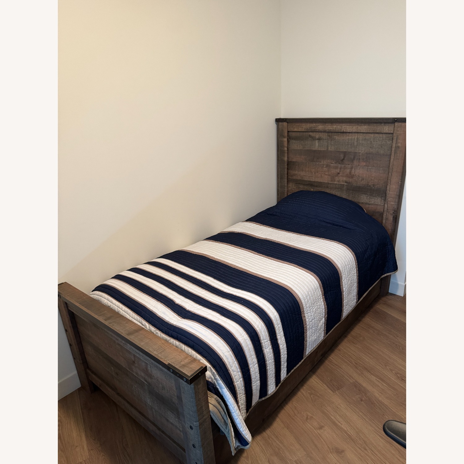 Trinell Twin Panel Bed with 1 Large Storage Drawer - image-1