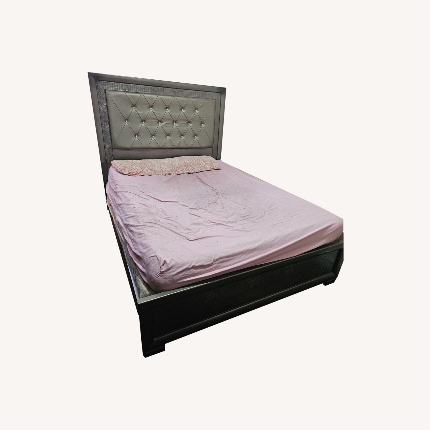 Real Queen Bed - image-0