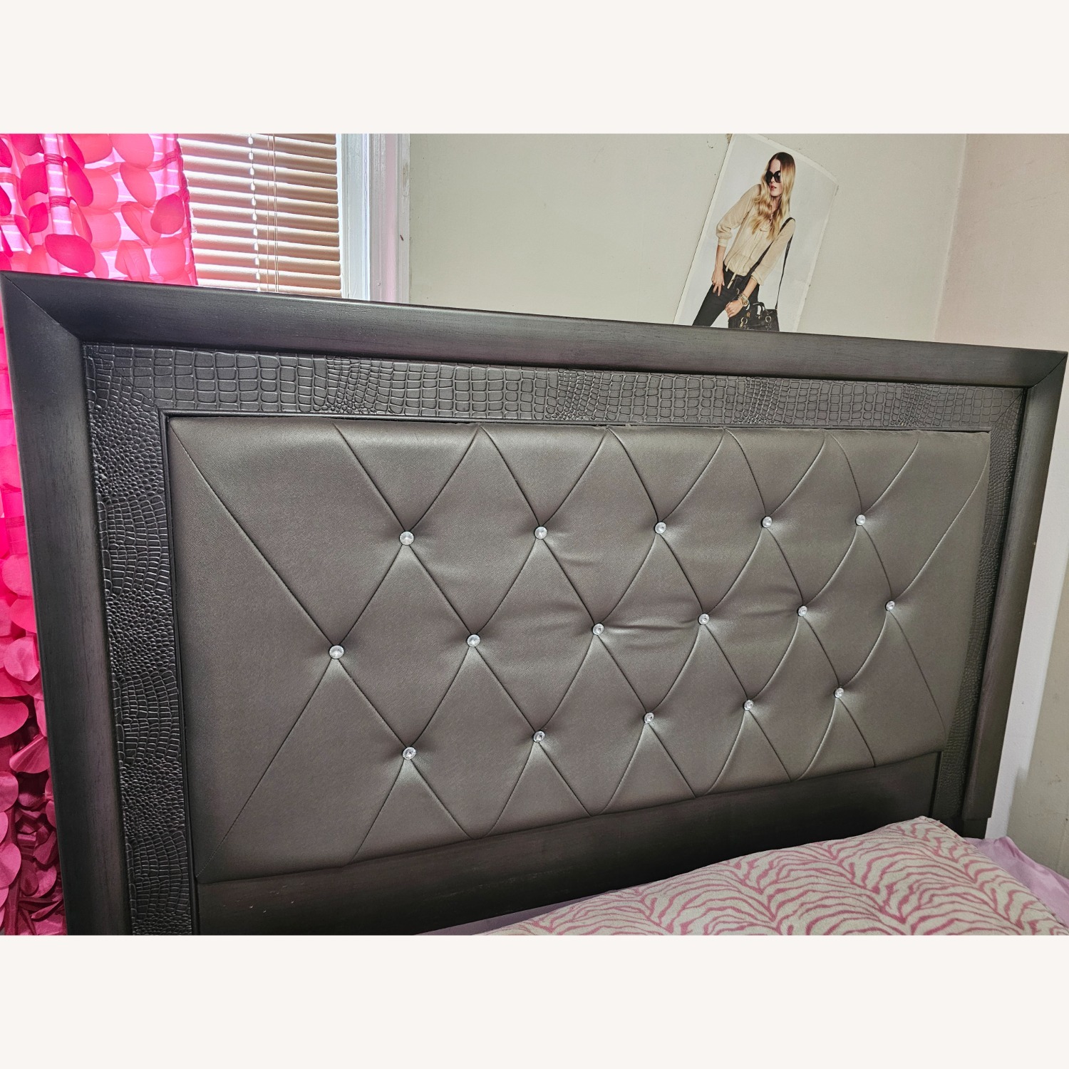 Real Queen Bed - image-3