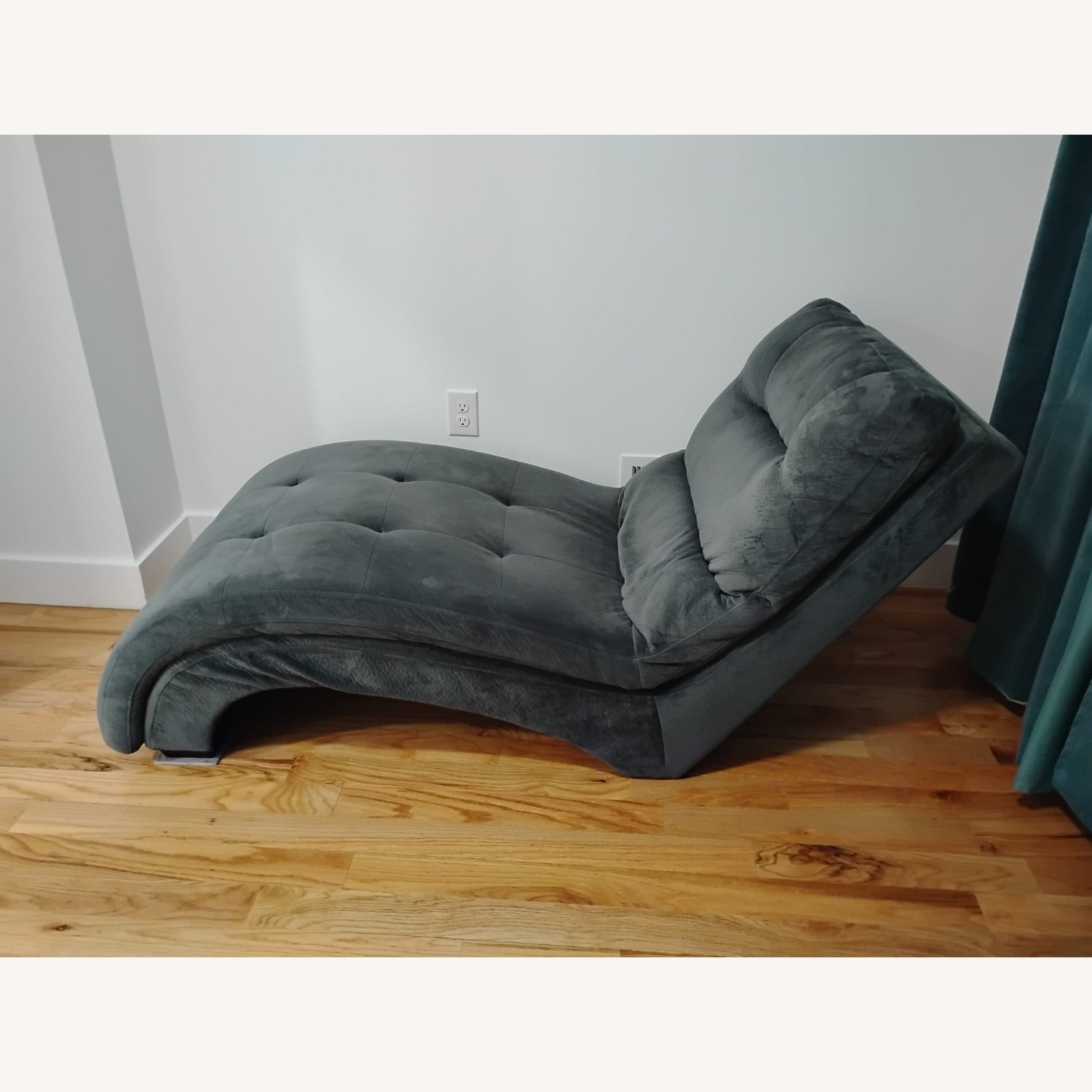 Bob's Discount Furniture Chaise - image-3