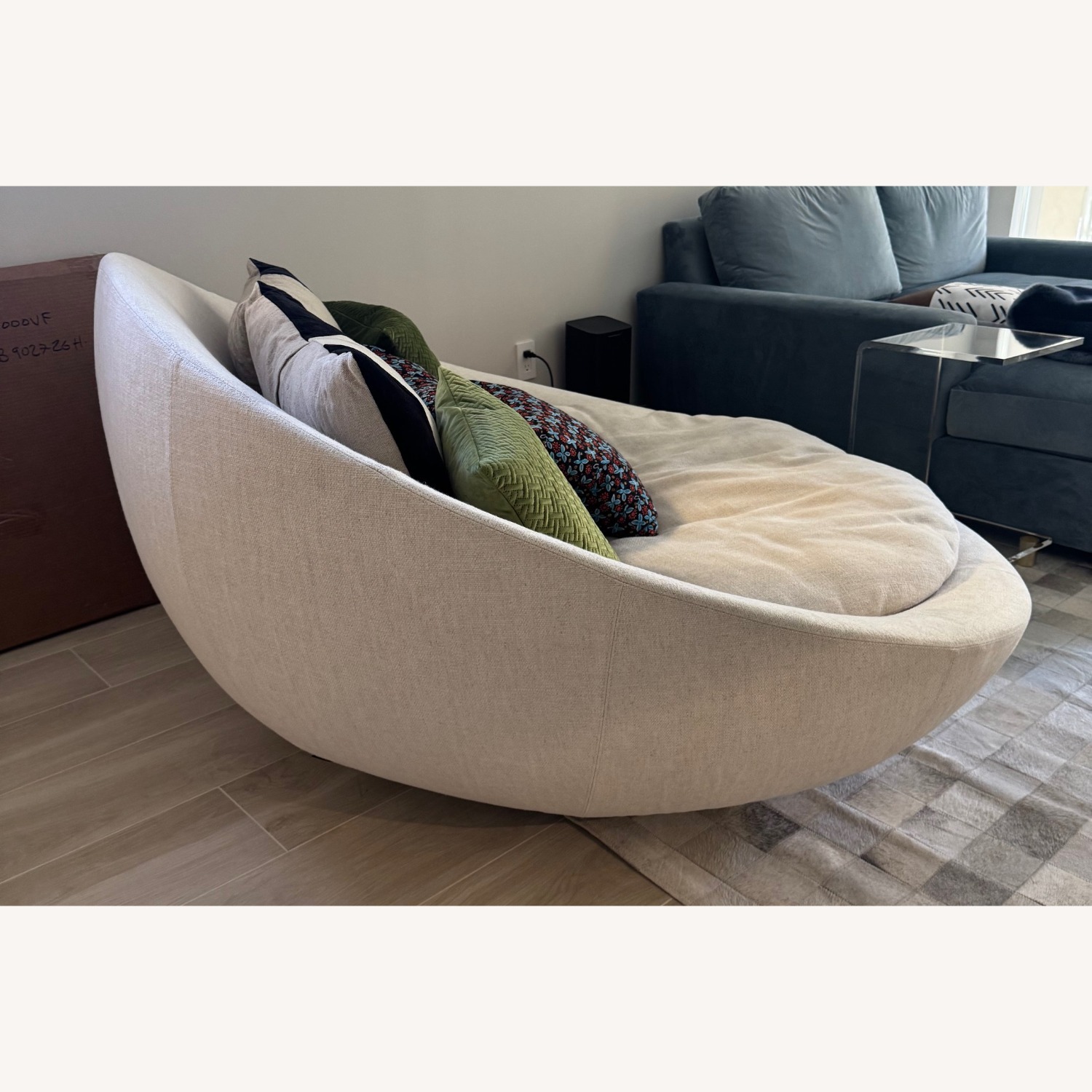 Desiree “Lacoon Island” Round Sofa, by Jai Jalan - image-3