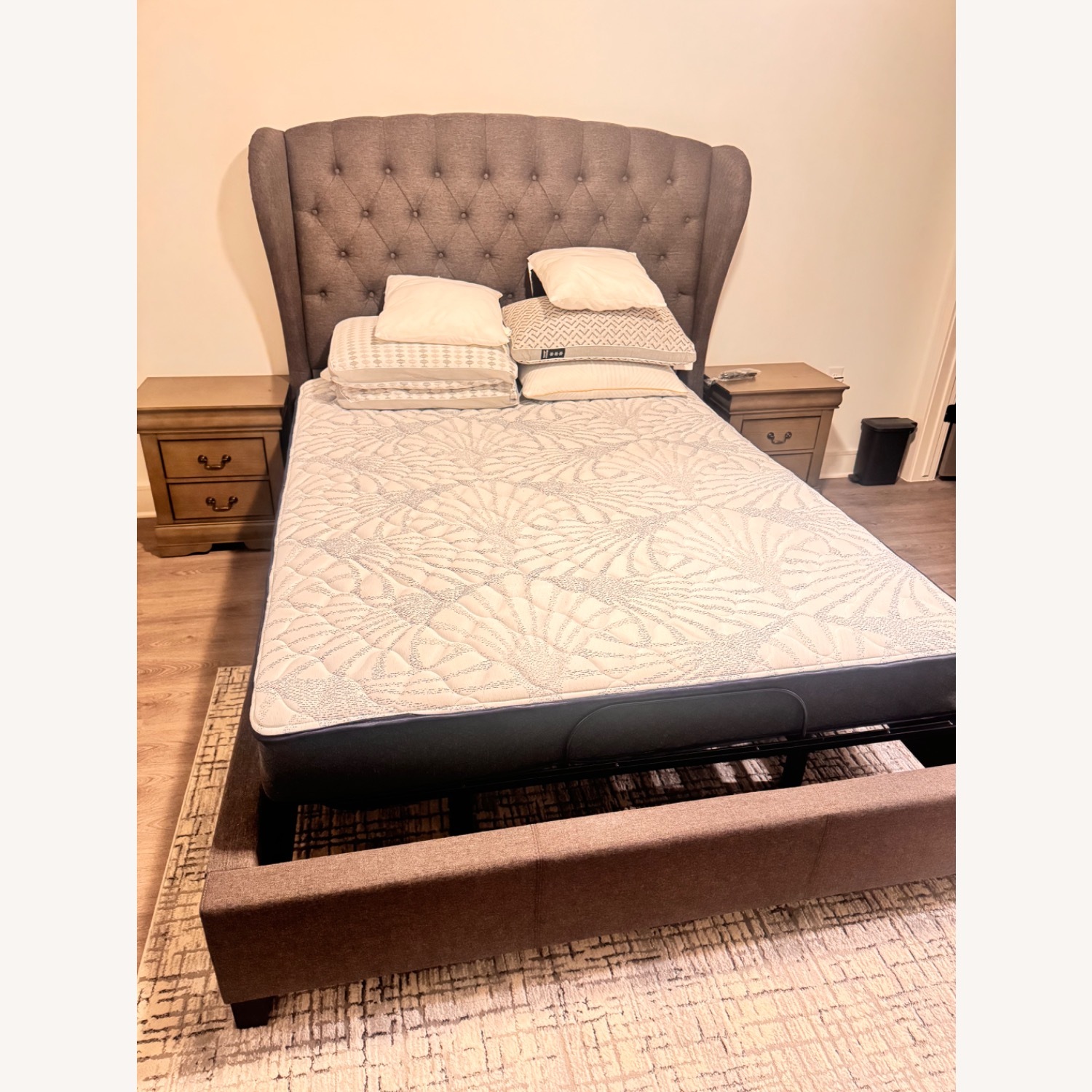 Queen Size Bed - image-0