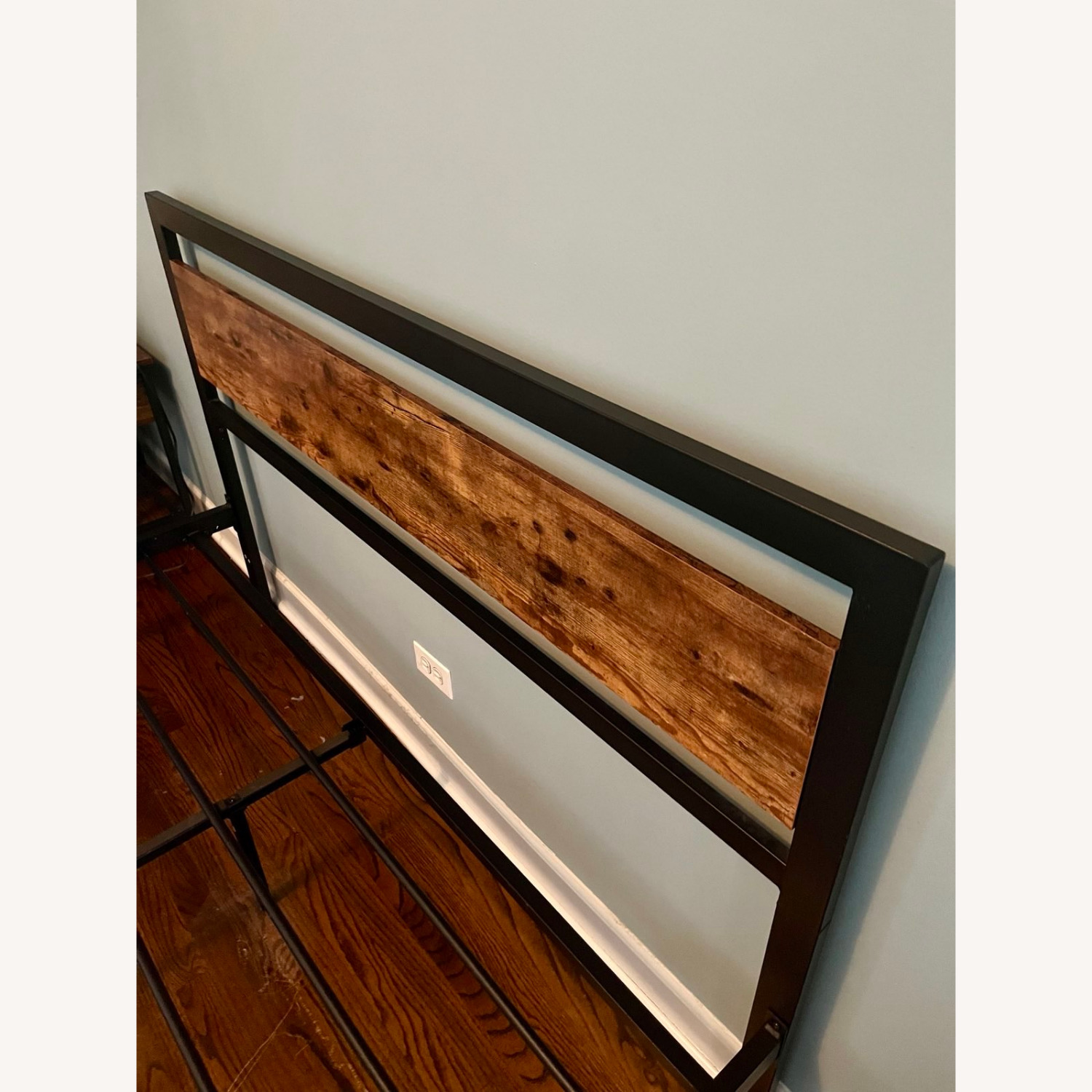 Evonte 37.2'' Platform Bed - image-4