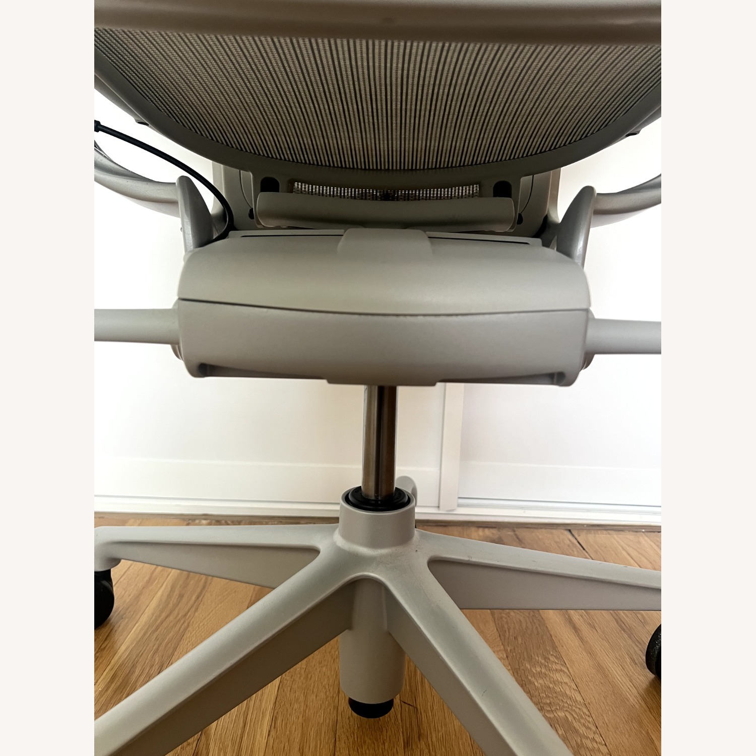 Herman Miller Aeron Officer Chair Light Gray  - image-8