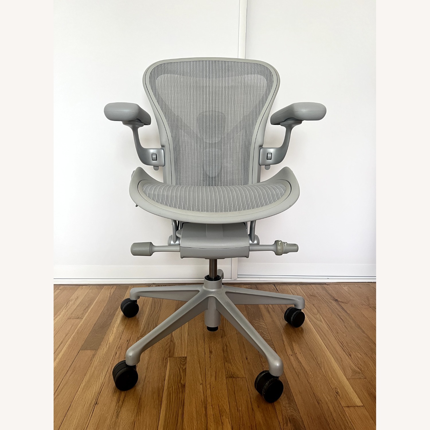 Herman Miller Aeron Officer Chair Light Gray  - image-1