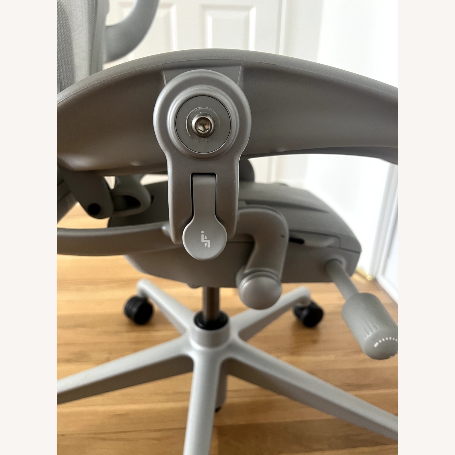 Herman Miller Aeron Officer Chair Light Gray  - image-6