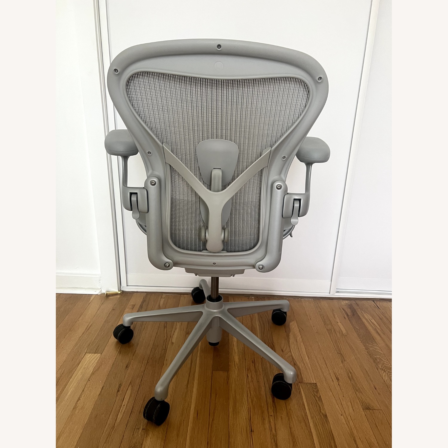 Herman Miller Aeron Officer Chair Light Gray  - image-4