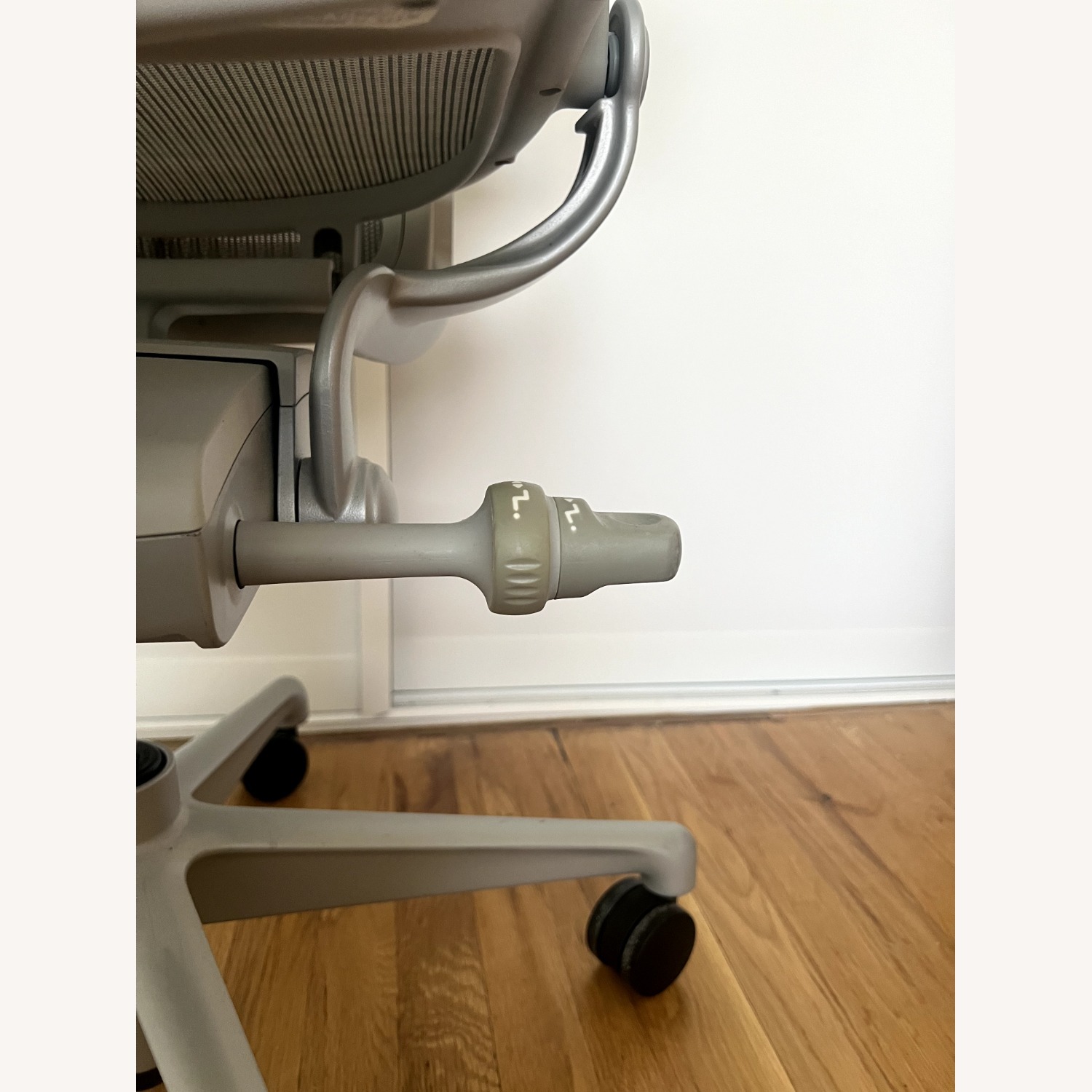 Herman Miller Aeron Officer Chair Light Gray  - image-3