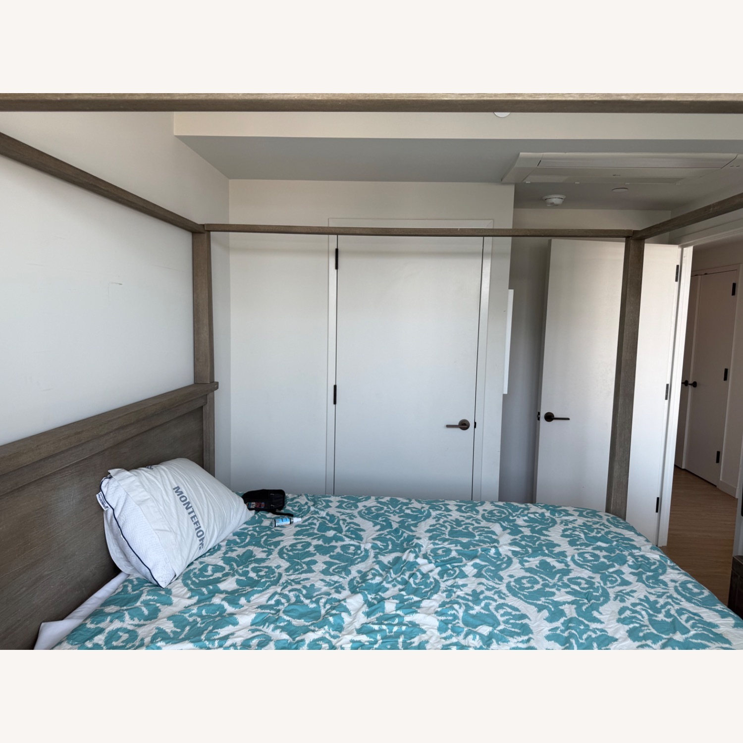 Pottery Barn Farmhouse Queen Canopy Bed - image-5