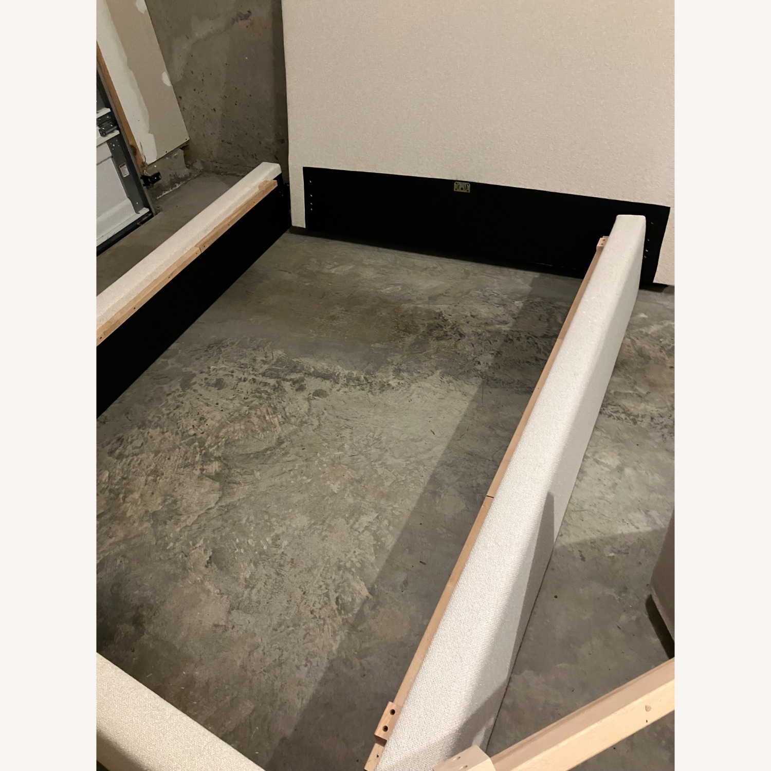 Pottery Barn Carmel Low Upholstered Bed Oatmeal - image-2