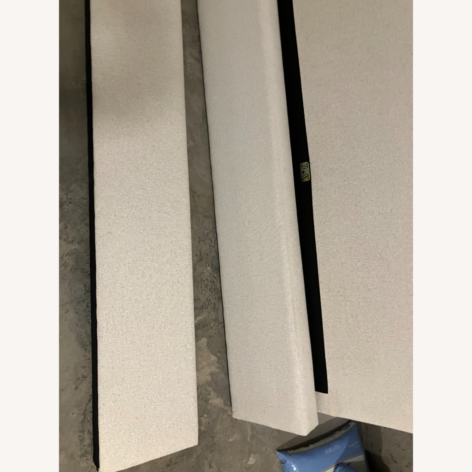 Pottery Barn Carmel Low Upholstered Bed Oatmeal - image-4