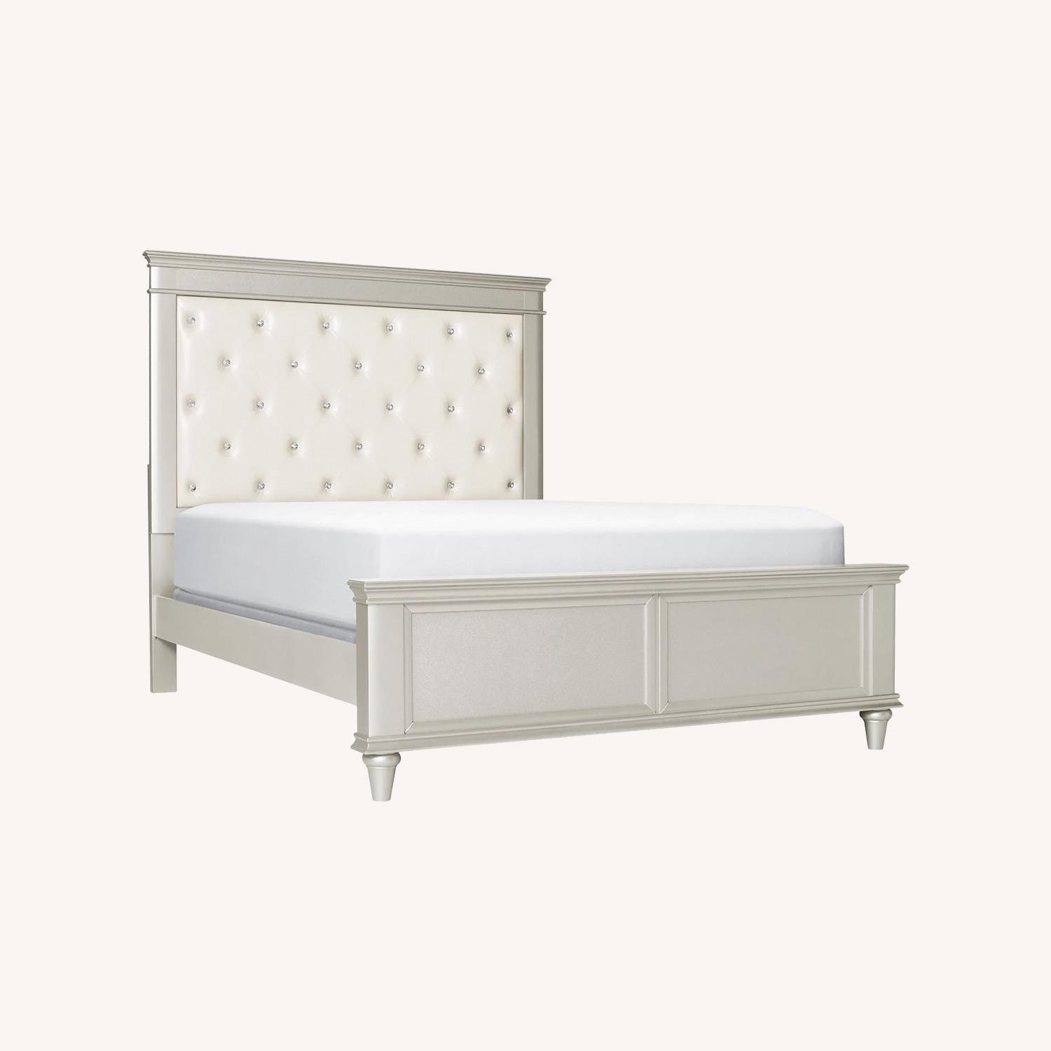 Tiffany Queen Bed - image-0