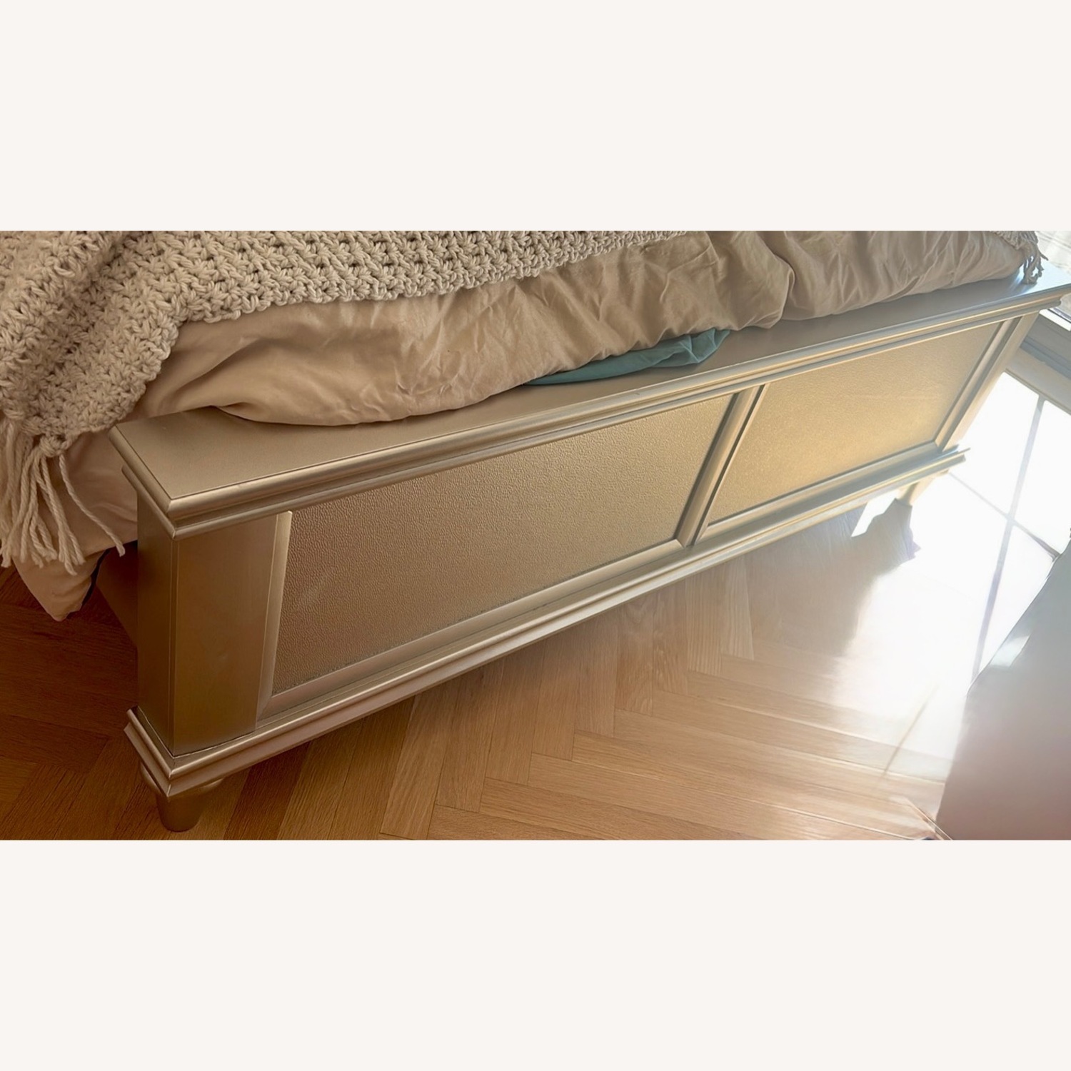 Tiffany Queen Bed - image-2