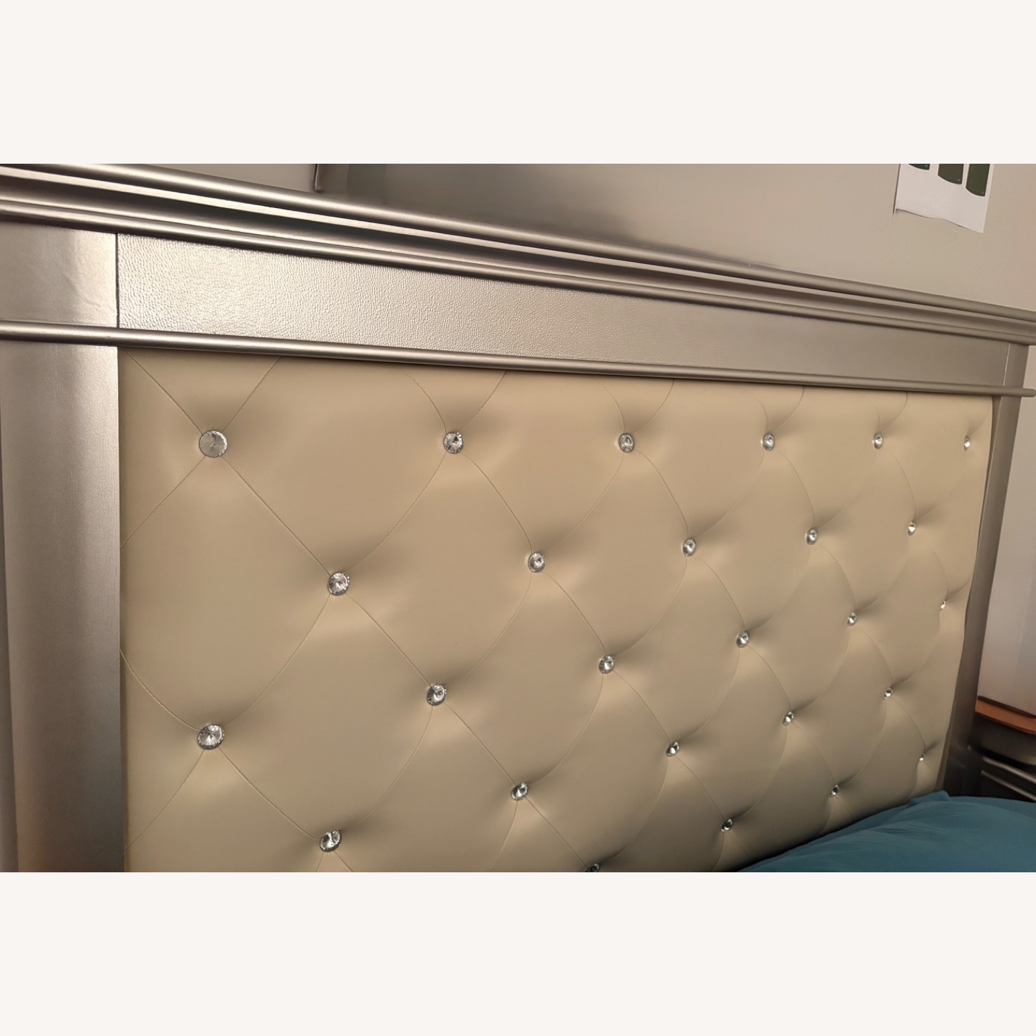 Tiffany Queen Bed - image-1