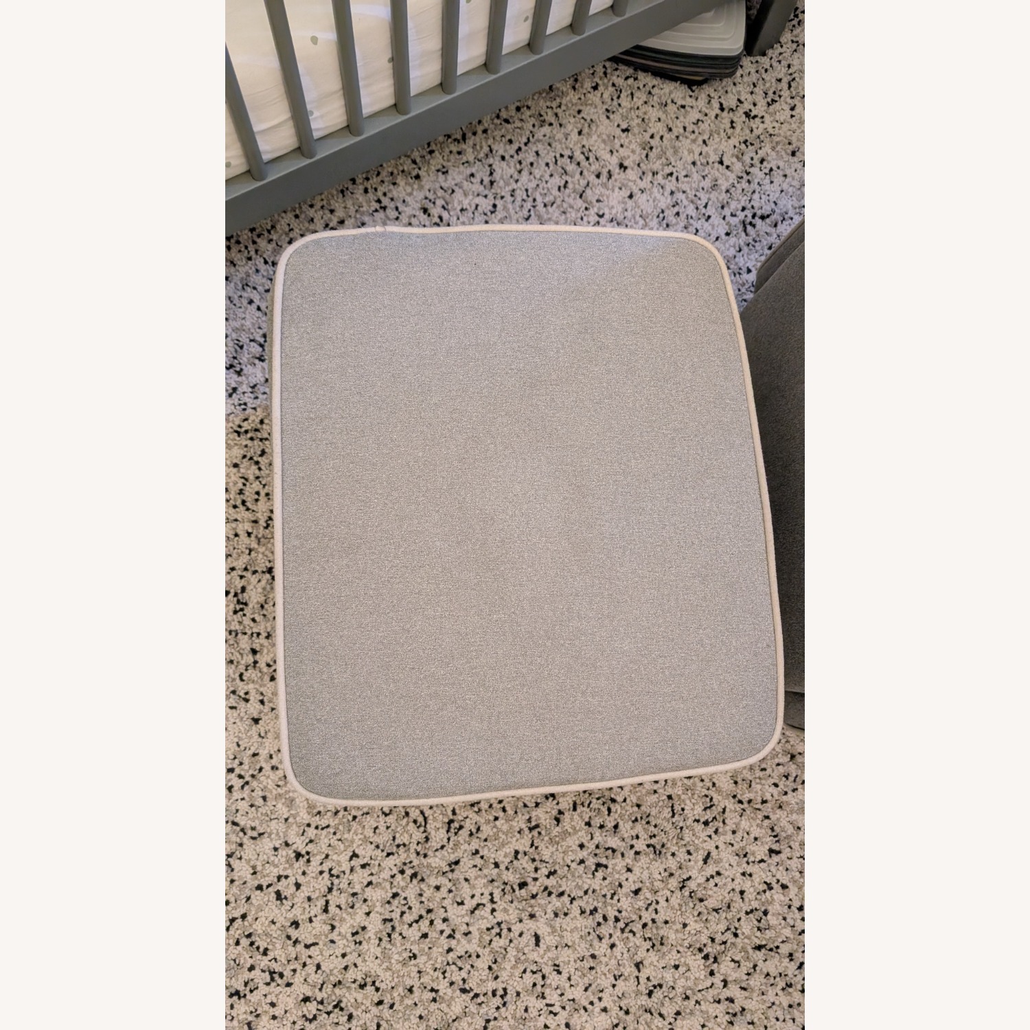 daVinci "Olive" Glider and Ottoman in Grey - image-6