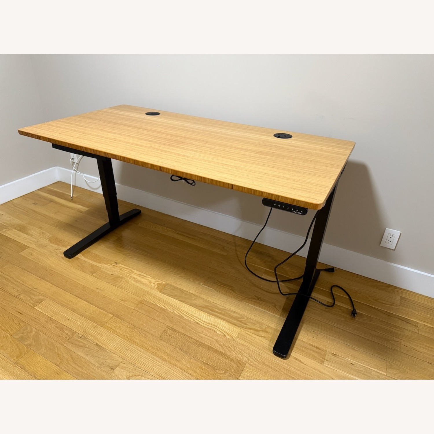 Uplift V2 Standing Desk - image-2