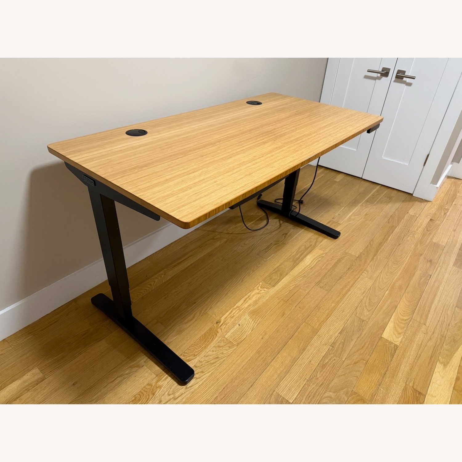 Uplift V2 Standing Desk - image-3