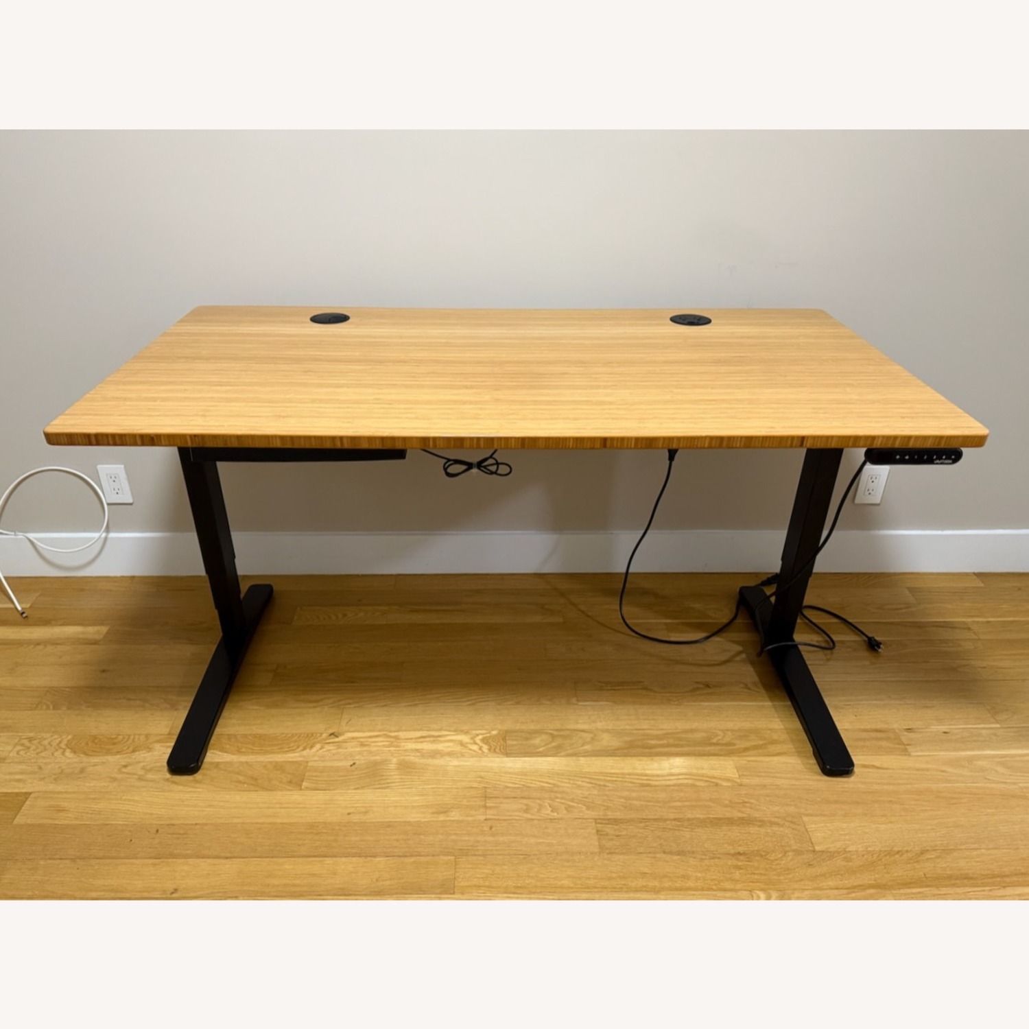 Uplift V2 Standing Desk - image-1
