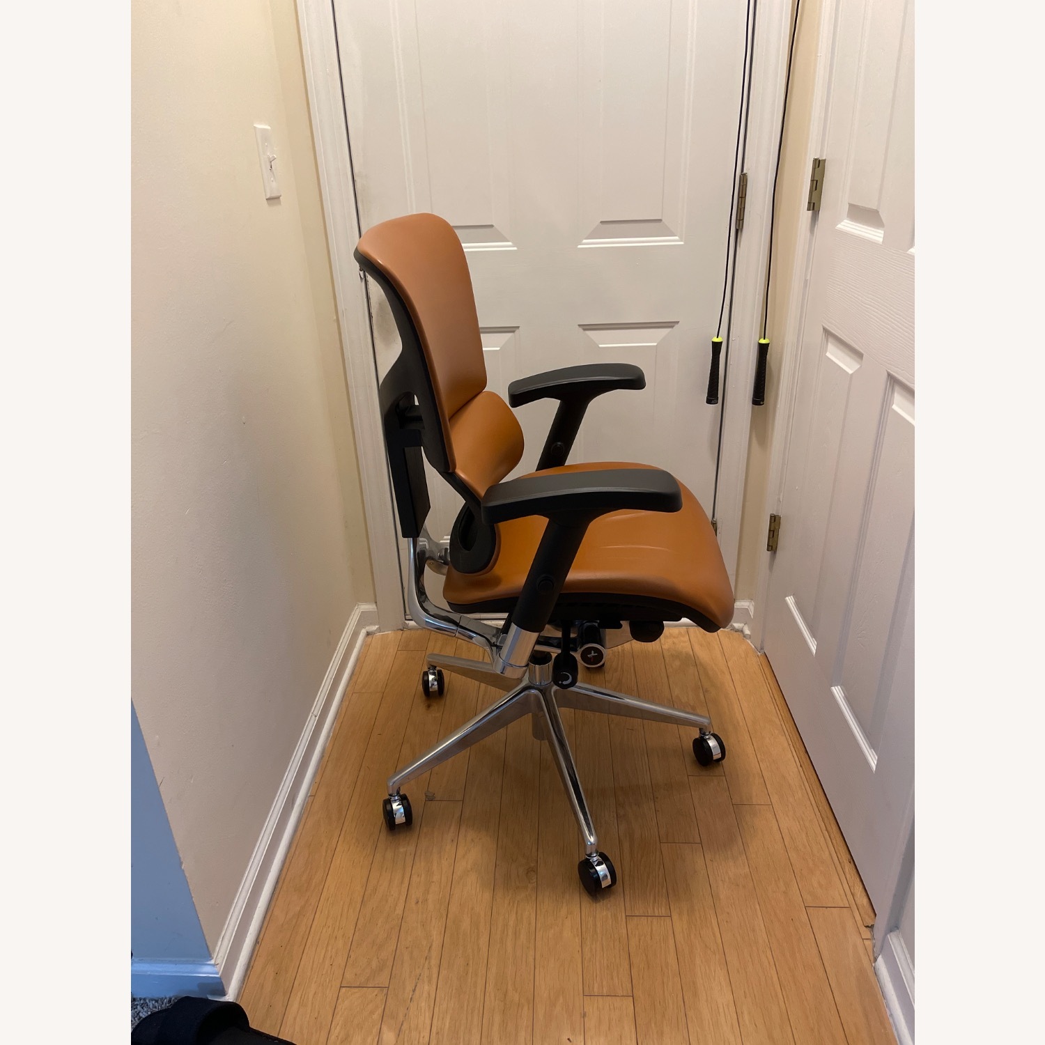 Executive Chair - image-2