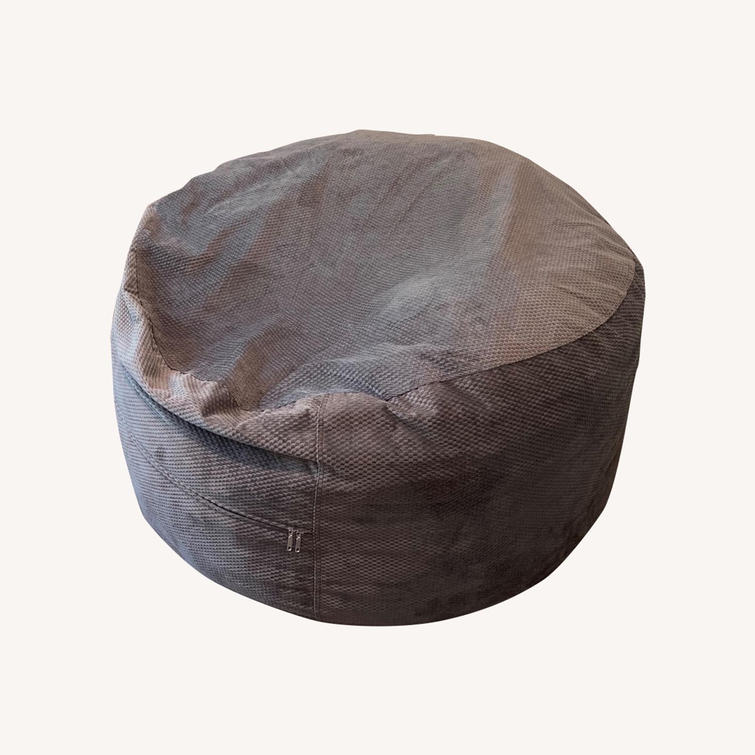 Bean Bag / Queen Bed Comfort - image-0