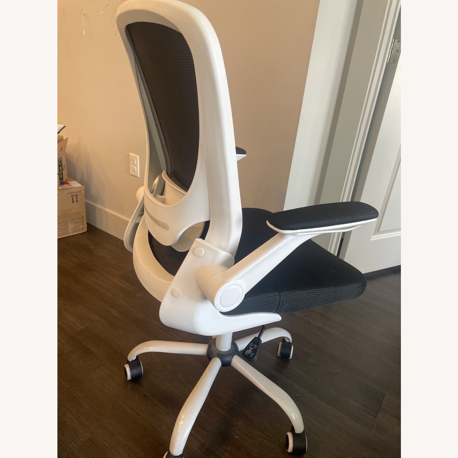 Black/White Ergonomic Office Chair - image-4