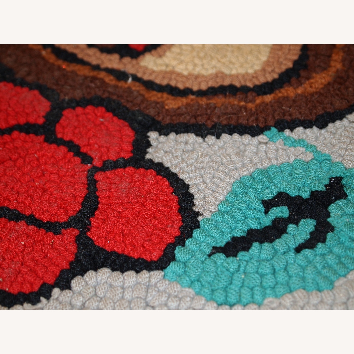 Handmade Antique American Hooked Rug - image-10