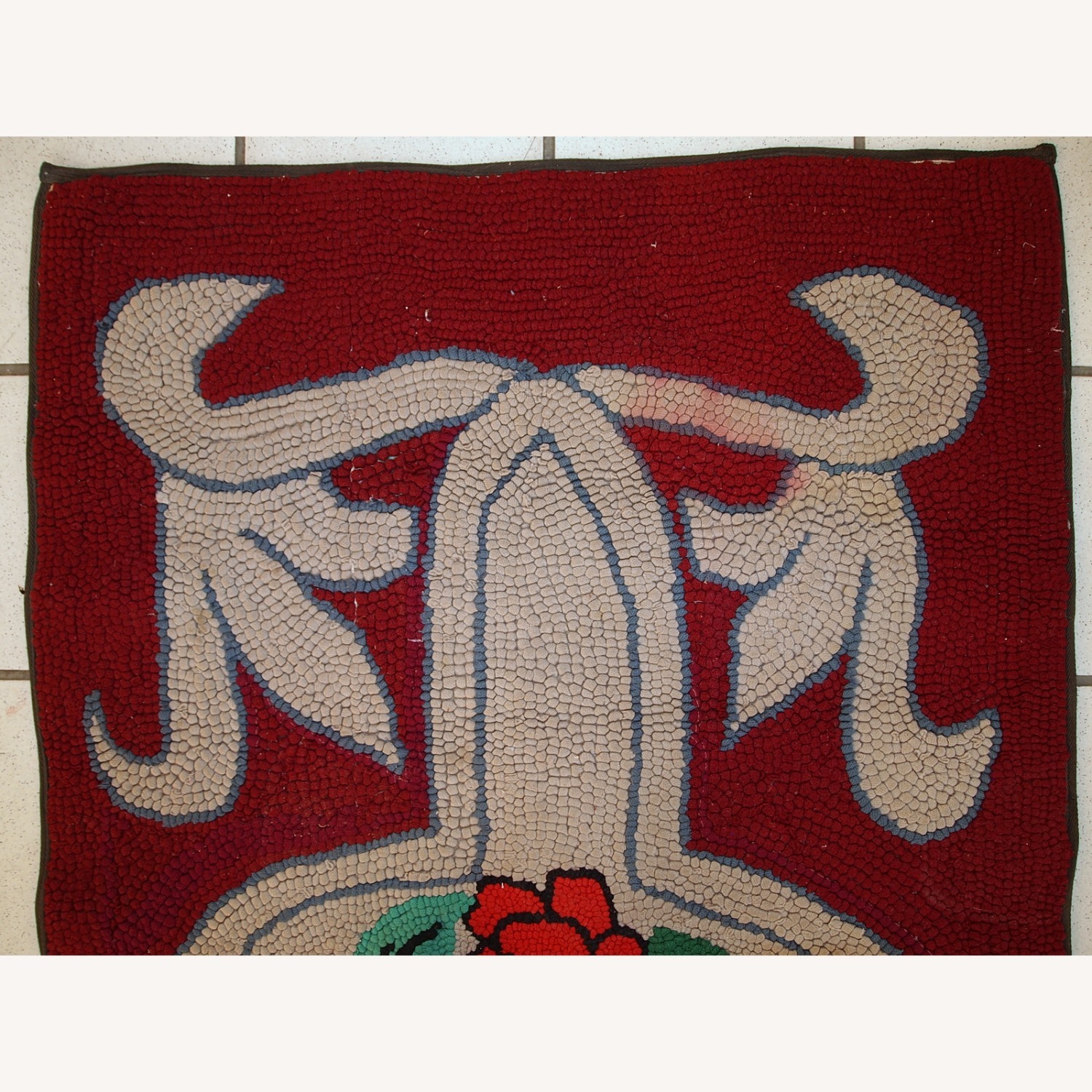 Handmade Antique American Hooked Rug - image-2