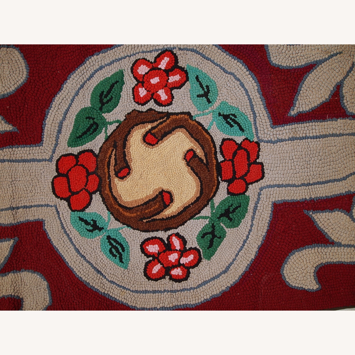 Handmade Antique American Hooked Rug - image-4