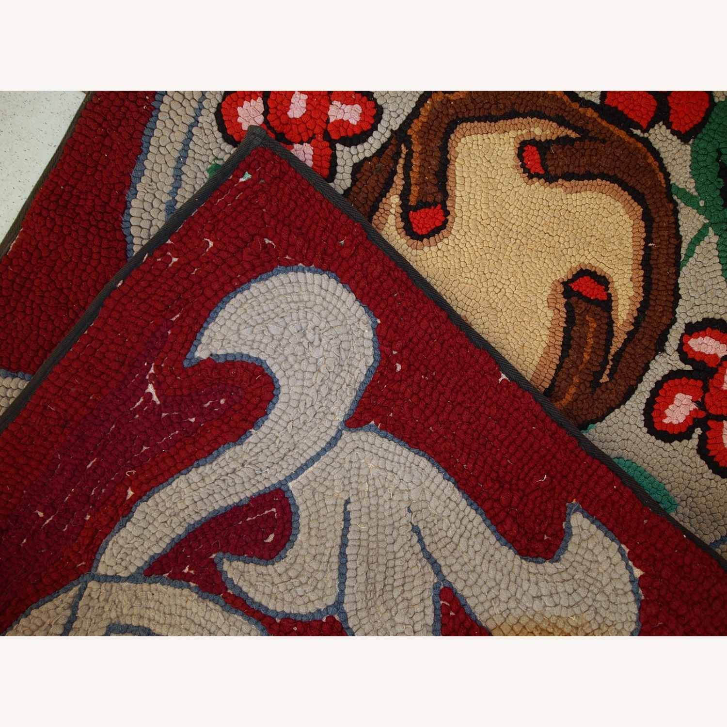 Handmade Antique American Hooked Rug - image-12